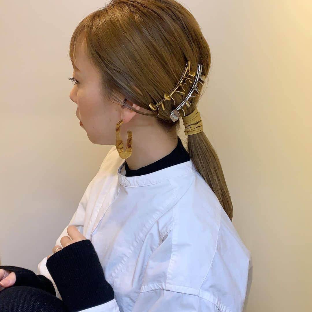 YU-U（工藤由布）さんのインスタグラム写真 - (YU-U（工藤由布）Instagram)「2019,12,18のアレンジ ストレートピシッと👮🏻✨バームしっかりめ☝🏻 紐ぐるぐる🧵にしてコーム2個付け✔︎ コーム… @nood.aoi ピアス… @san_official ・・・ #ヘアアレンジ #uアレンジ #ボブアレンジ #ミディアムアレンジ #ロングアレンジ  #uミディアムアレンジ #hairarrange #hairstyle #tcbsnap #sAnコレ #todayful #clane #アイロンなしアレンジ #雨対策ヘア #🧵アレンジ」12月18日 8時57分 - nyan22u22nyan