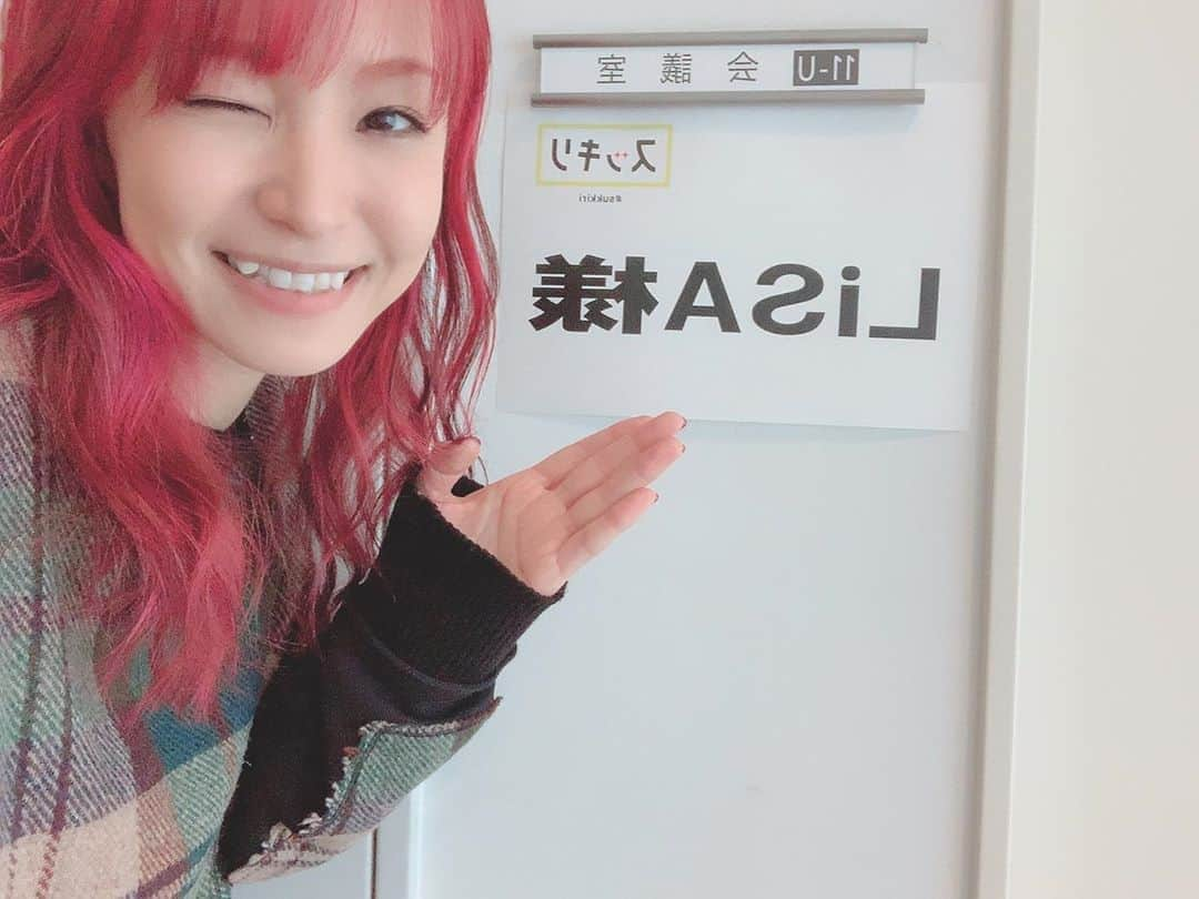 LiSAさんのインスタグラム写真 - (LiSAInstagram)「このあと生出演です。 9時30分〜 日本テレビ「スッキリ」様で #HARUNAまとめ　みてねーっ☻♡ 朝から歌わせていただきまーすっ🎤 #sukkiri」12月18日 9時00分 - xlisa_olivex