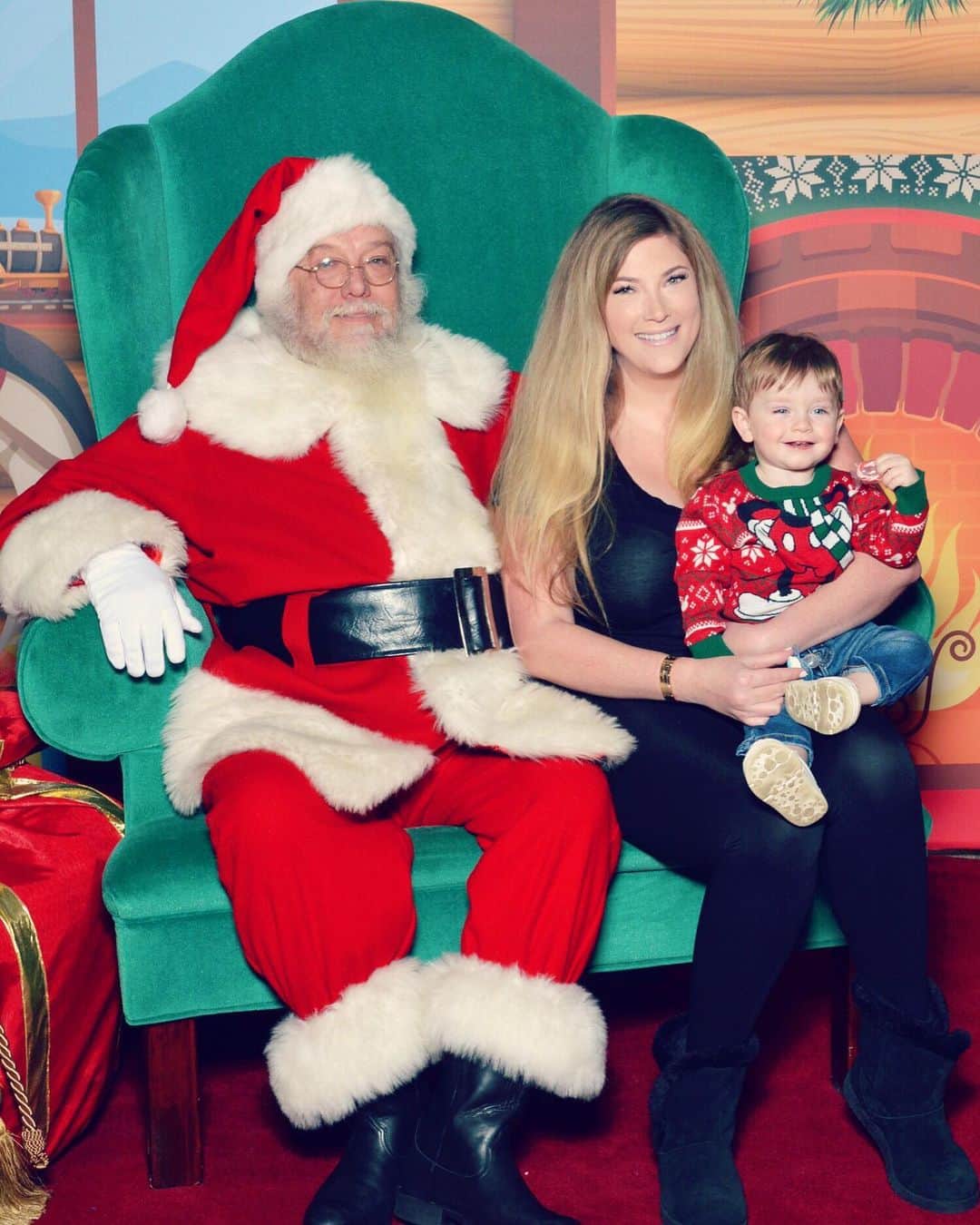 Elle Fowlerのインスタグラム：「James met Santa today! He was scared and didn’t want to go alone so I sat with him - no need to traumatize the littles 🎄🎅🏻 I would have worn a festive sweater if I had known I would be in the picture lol!」