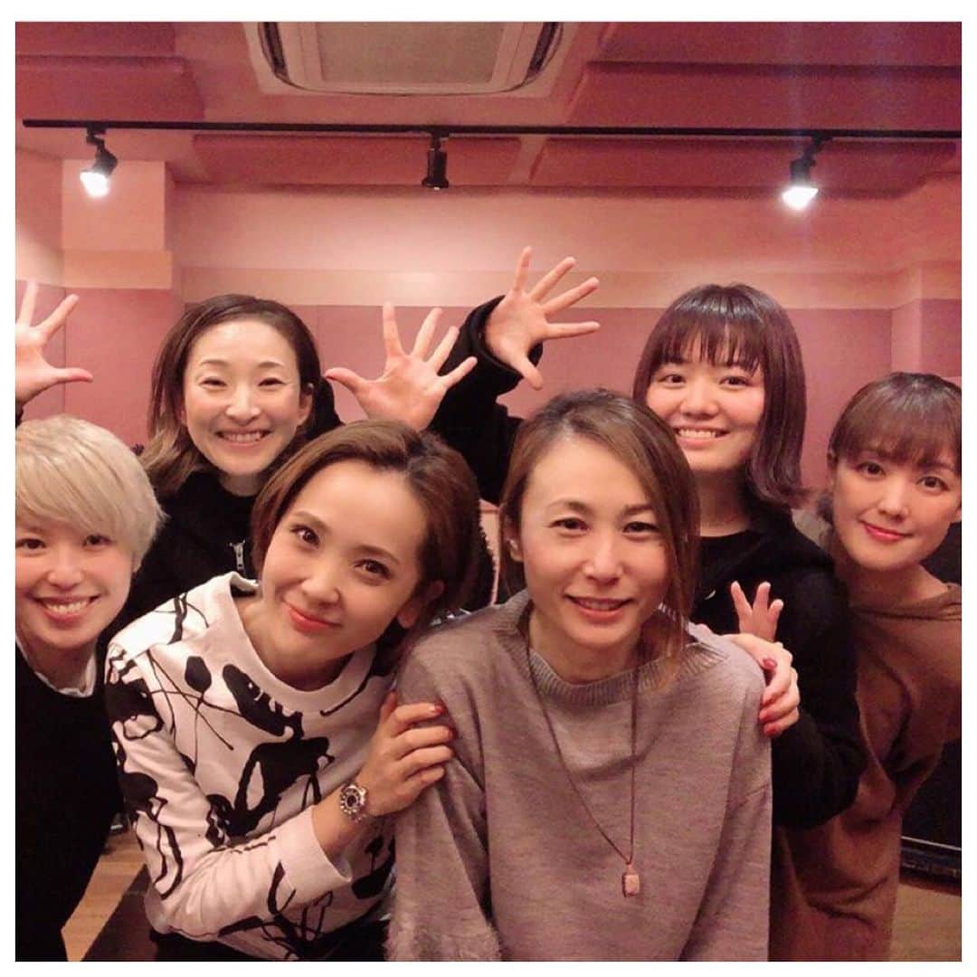 貴千碧のインスタグラム：「皆様おはようございます☀ いよいよライブ当日となりました👊 今出来ることの精一杯でお越し下さいます皆様に心から楽しんで頂けますように☺️🙏 沢口千恵さんの文をそのままお借りして、当日券のご案内をさせて頂きます☺️ . . . 《当日券のご案内》  本日(12/18)19:30より心斎橋徒歩8分にて公演の「JOYFUL～星降る夜に～｣ の当日券のご案内です！  壱城あずさ、貴千碧、Yukoを中心にスペシャルゲストに小田島夏希を迎え歌とダンスで繰り広げられる、大人のエンターテインメントショー！！ ふとお時間ができた方！  想いの満ちた、表現者たちのひとつの挑戦をぜひご覧ください！！ 熱く格好よく 熱く不格好に 今のすべてでお待ちしています！！ チケットはこちらから！  https://ticket.corich.jp/apply/104671/ . . #いよいよ#本番 観に来てくださいますお世話になっております方々、ファンの皆様、親愛なる上級生の方❤️愛する同期❤️ 本当にありがとうございます☺️」