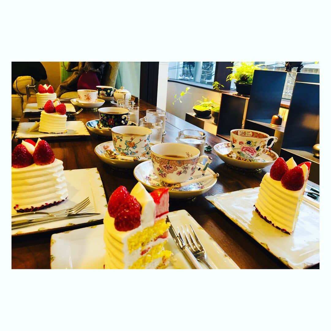 望月理恵さんのインスタグラム写真 - (望月理恵Instagram)「素敵なカフェ✨ 紅茶と空気がうまいカフェです😋  @salondetheluvond」12月18日 15時01分 - mochiee28