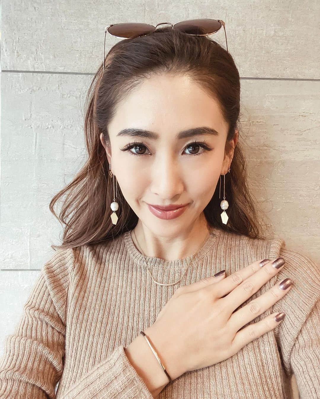 esutoreja_risaribonさんのインスタグラム写真 - (esutoreja_risaribonInstagram)「おはよう🌞 今日はjewelryもapparelも新作販売日です🧸 今身につけてるjewelryは全て新作です！ 私の一押しはbracelet💓 プレゼントの方は箱がつきます💓 #esutoreja #esutorejajewelry  #fashionista #outfit #fashion #code #snap #instafahion #fashiondaily #fashionoftheday #ootd #zara #hm #resort #urban #vintage #losangeles #california  #エストレジャ」12月18日 9時38分 - esutoreja_risaribon