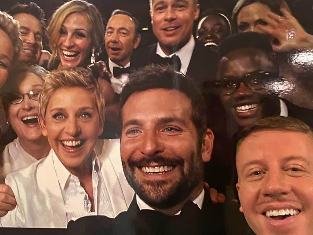 マックルモアーのインスタグラム：「Viewing party for the new “It’s Christmas Time” video.  Safe to say that all my super close friends loved it.」