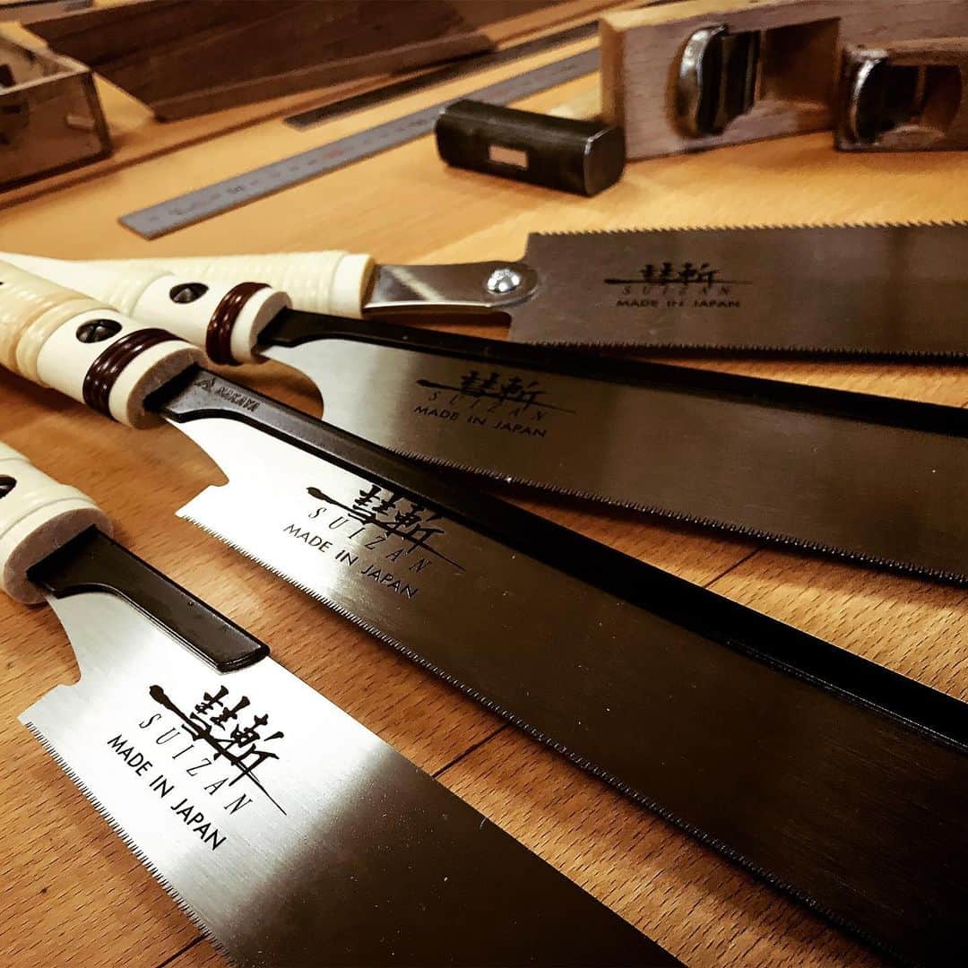 のインスタグラム：「7" Flush Cut Saw 8″ Dozuki (Dovetail) 9-1/2″ Dozuki (Dovetail) 9-1/2″ Ryoba (Double Edge)  #suizan #japanesesaw #japanesesaws #japanesetool #japanesetools #japaneseplane #craftman #craftmanship #ryoba #doubleedge #dovetail #dovetailsaw #handsaw #handplane #pullsaw #woodwork #woodworker #woodworkers #woodworking #woodworkingtools #furnitureworkshop #furnituredesign #furnituremakeover #furnituremaker #suizanjapan」