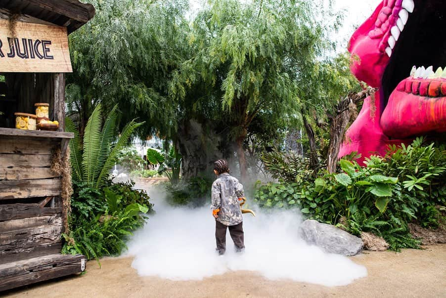 キム・カーダシアンさんのインスタグラム写真 - (キム・カーダシアンInstagram)「Kanye and I threw Saint the coolest 🦖🦕 dinosaur 🦕 🦖 party for his 4th birthday!!! He had so much fun! Thank you @mindyweiss」12月18日 10時36分 - kimkardashian