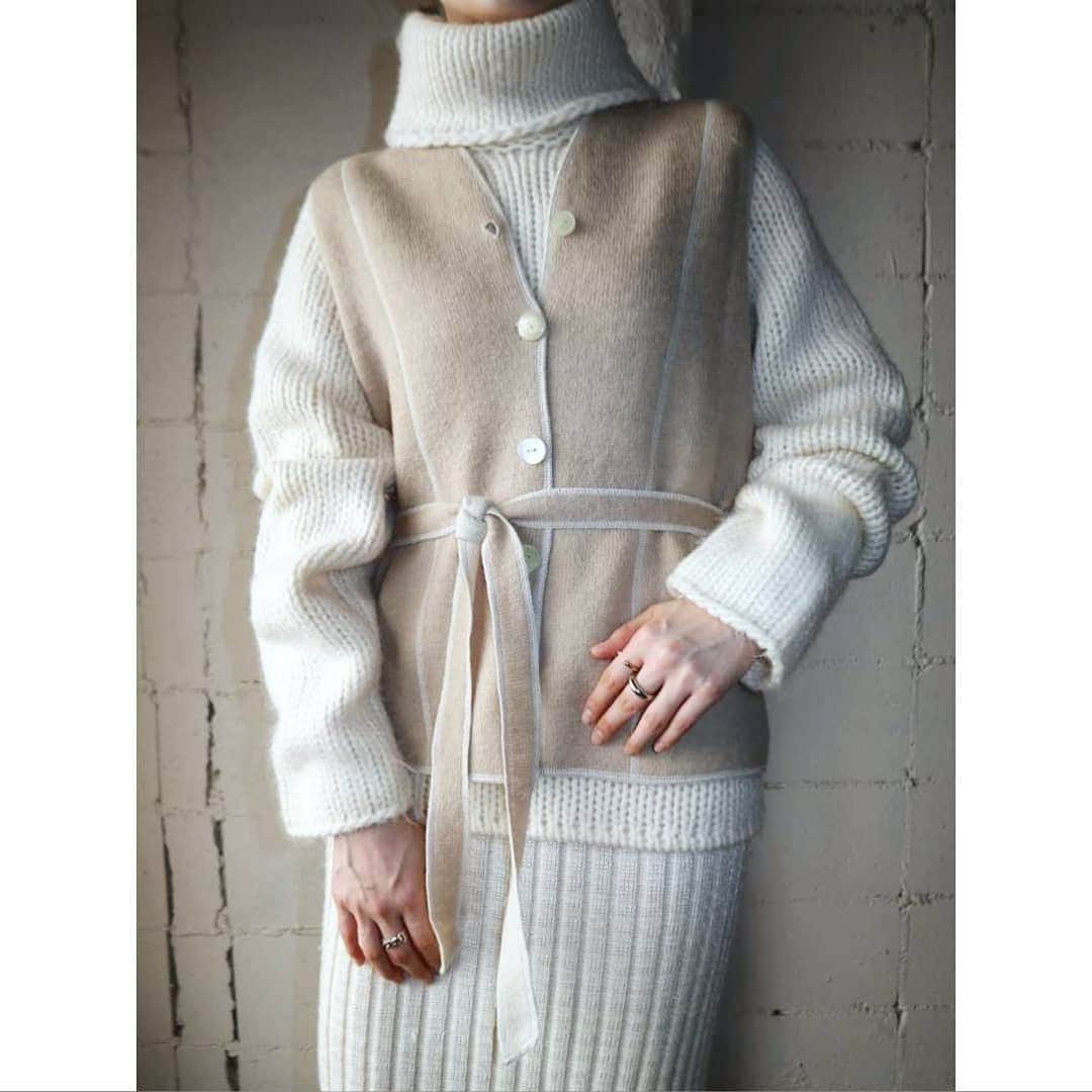 吉祥寺 古着屋 Orfeoのインスタグラム：「Belted Vest Style  #orfeo #kichijoji #tokyo #vintage #used #fashion  #coordinate #outfit  掲載商品のお問い合わせはメールにて承っております。コメント、Dでのお問い合わせは受け付けておりませんのでご了承ください。」