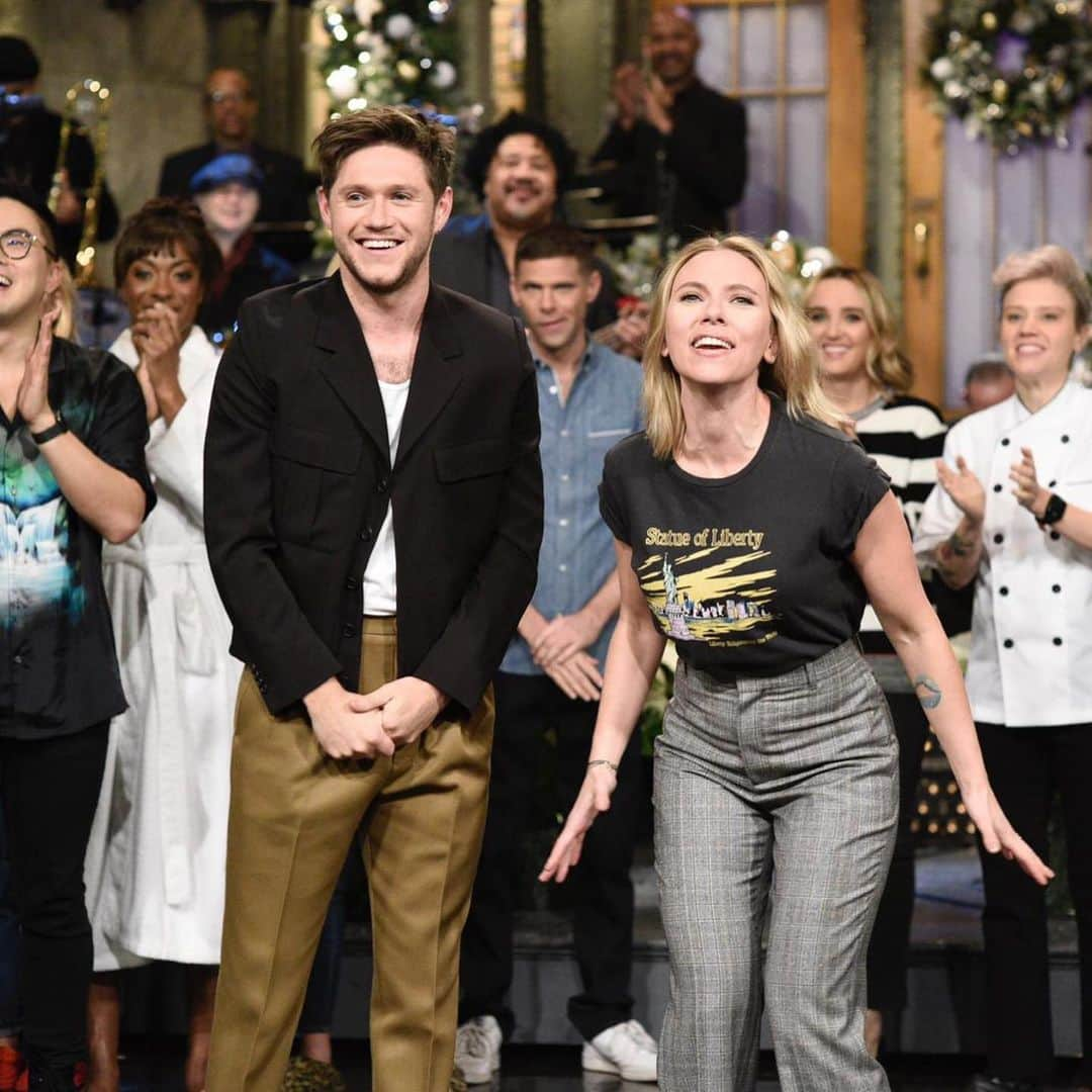 ナイル・ホーランさんのインスタグラム写真 - (ナイル・ホーランInstagram)「What a week!  To be the musical guest on Saturday Night Live was one of the greatest honours I’ve had in my career.  Getting back up on the SNL stage after a few years was incredible,I’ve never felt more at home. The same crew has been doing that show for years and years. They are the nicest and most efficient people in show business and I thank them very much for making my week seamless and very special.  The cast are always so lovely and fun to be around. Thank you to cecily especially for helping me out with the skit etc.. thank you guys.  Thank you Lorne for asking me to be a small part of your incredible show. You are a gentleman and I hope we can work together again some day.  The wonderful and beautiful Scarlett Johansson. Thank you for taking me under your wing and just being a lovely person on top of all that. It was an honour to be on the show with you. Xx  This reads like I’ve just hosted the show itself hahaha( if I ever get the chance to host the show , wait til you see the thesis length story i have for that haha )  Thank you @nbcsnl」12月18日 11時19分 - niallhoran