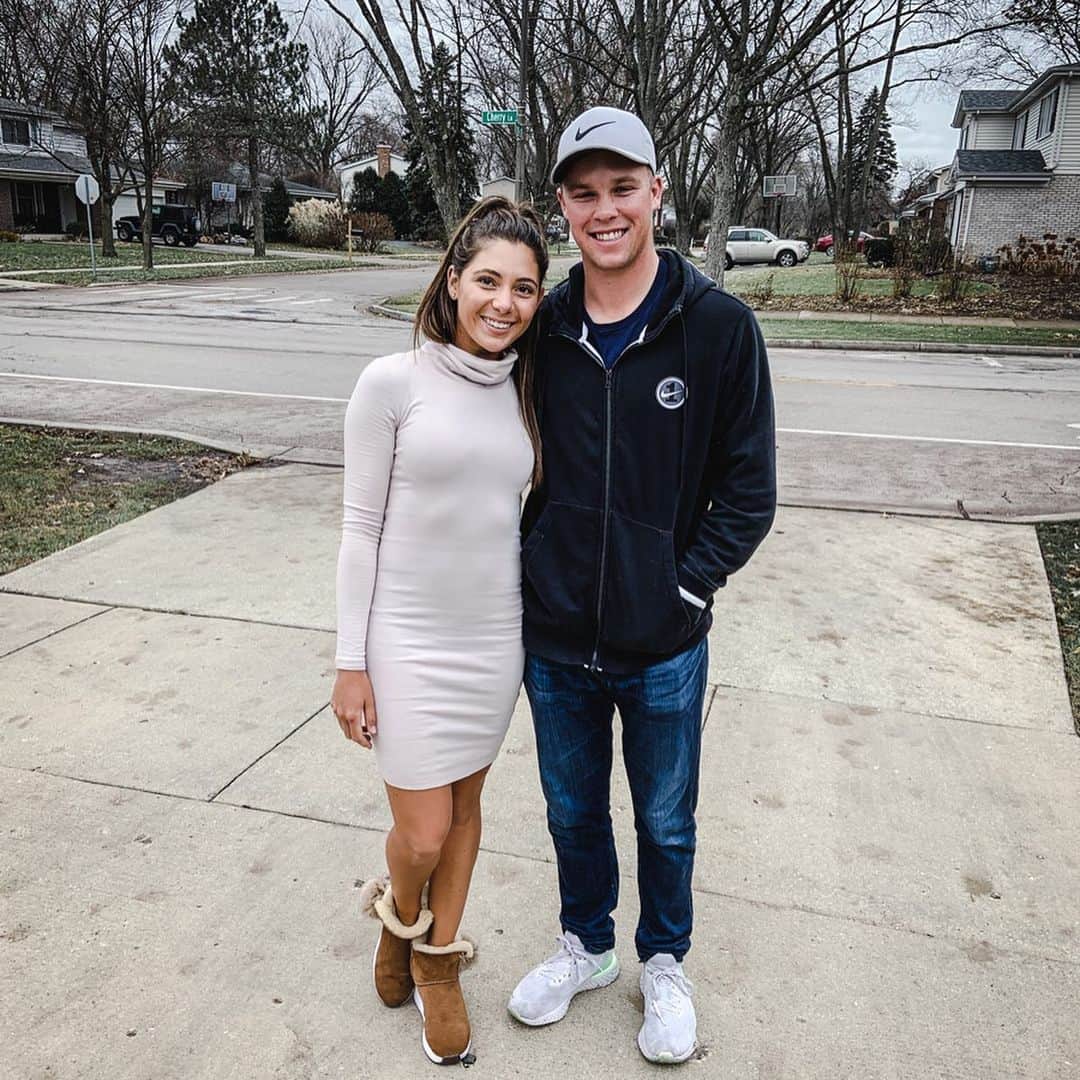 Liz Elmassianさんのインスタグラム写真 - (Liz ElmassianInstagram)「Been an incredible month in the states with @nickhardy24.  Pretty sad to be leaving but so excited to get ready for the ALPG season! 🏌🏽‍♀️ Started off the trip in Tucson where we got to play at La Paloma, Tucson National and Ventana Canyon. 🌵  For Thanksgiving we headed to Chicago ❄️ The last two weeks we went to Florida; we played MJ’s incredible new golf course, I got to see an alligator 🐊 and then watched Nick earn full status for the Korn Ferry tour 2020.  Made so many memories and can’t wait to be back soon!」12月18日 11時33分 - lizelmassian