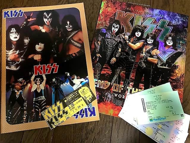 KISSさんのインスタグラム写真 - (KISSInstagram)「KISS ARMY Japan! Thanks to Harue Sugano for sharing his 1978 Tour book & first Budokan ticket and his final Tour book & tickets from End Of The Road Japanese Tour.  When did you first see KISS & when will be your final time?」12月18日 11時46分 - kissonline