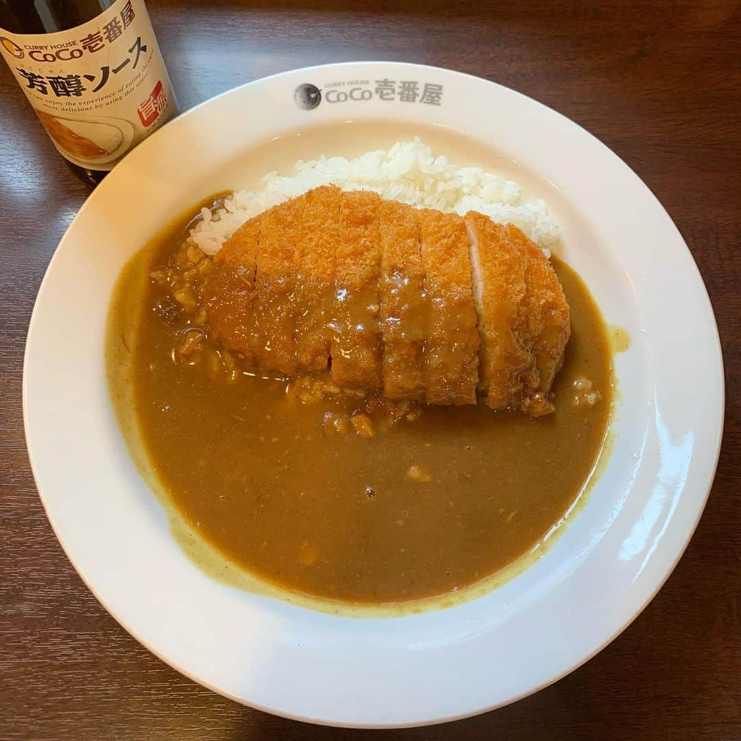 くろさんのインスタグラム写真 - (くろInstagram)「ロースカツカレー🍛ごはん少なめ757円 #ロースカツカレー #カツカレー #芳醇ソース #福神漬け #大量福神漬け #かけすぎ部 #KatsuCurry #CoCo壱番屋 #ココイチ #CoCo壱番屋港区ヴィータイタリア店 #汐留ランチ #新橋ランチ #カレーランチ #ココイチランチ」12月18日 12時10分 - m6bmw