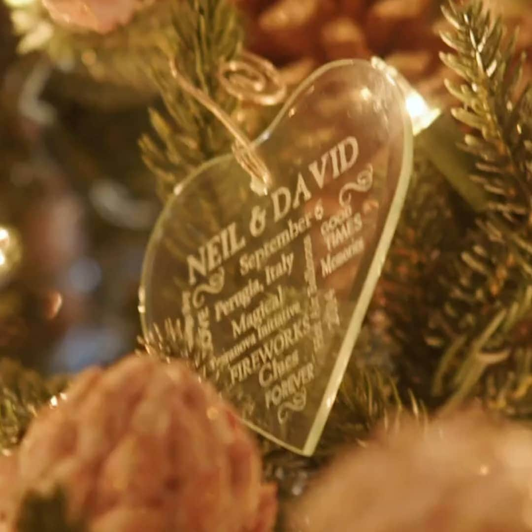 ニール・パトリック・ハリスさんのインスタグラム写真 - (ニール・パトリック・ハリスInstagram)「Aww! This ornament on the Burtka-Harris Family's Christmas tree! 🥰🎄 #neilpatrickharris #davidburtka #nph #db #tagsforlikes #actors #lovethem #handsome #chef #christmas #ornaments #christmastree #love #couple #husbands @nph @dbelicious 😍❤💚」12月18日 12時15分 - instagranph