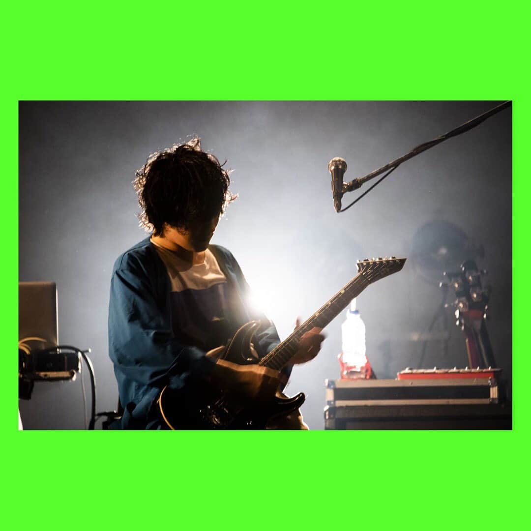 魔法少女になり隊のインスタグラム：「😷12.21.(SAT) GEKIROCK CLOTHING presents コーディネートはこーでNIGHT!! スペシャルゲストDJでバジル出演🔥 . 😷12/28(SAT) COUNT DOWNJAPAN1920 19:30 MOON STAGE出演‼️ . ⚠️12/31(TUE) COUNT DOWN JAPAN1920 27:10 ASTRO ARENA DJバジガリ出演 . #CDJ #ライブフォト #live #livephoto #livephotography #ギタリスト #速弾き」