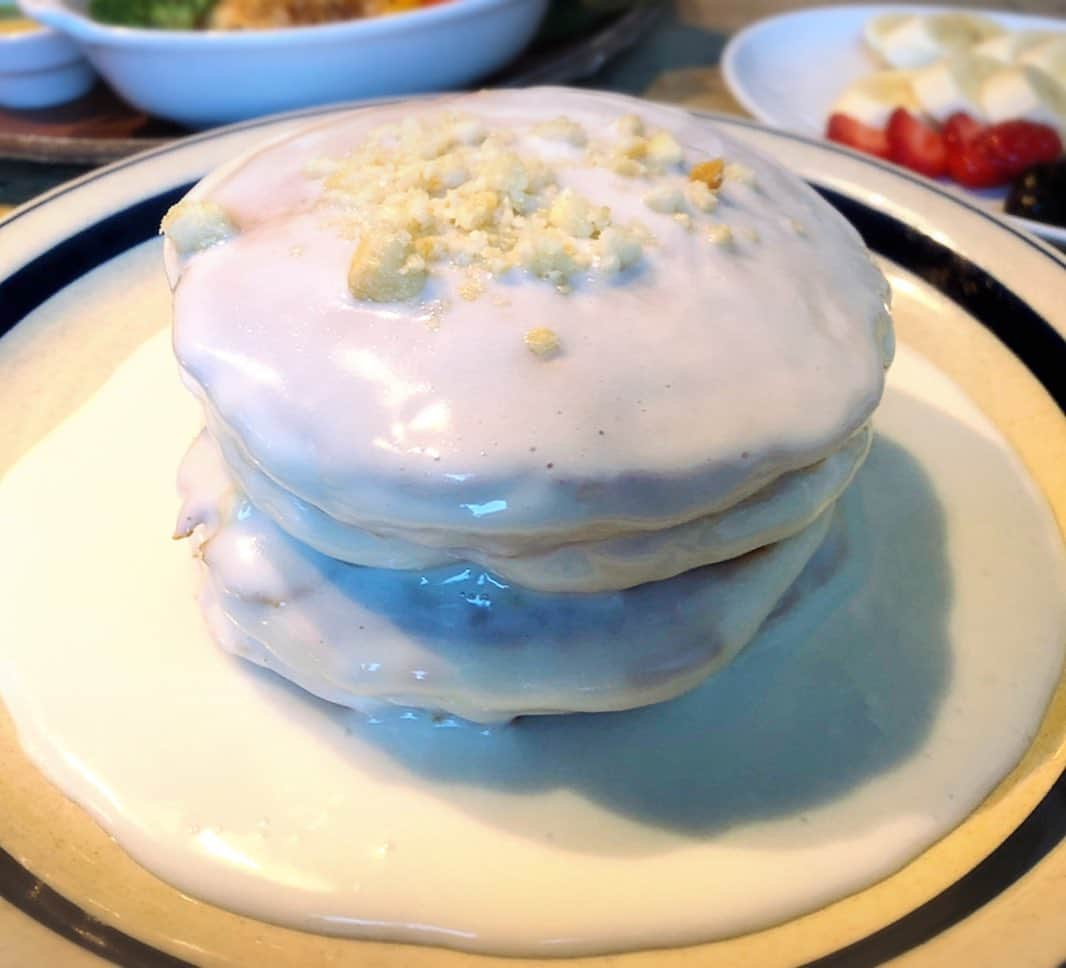 とぎもちさんのインスタグラム写真 - (とぎもちInstagram)「【高松 다카마쓰 】 みんなでコナズコーヒー☕️🥞💓 パンケーキやチキン、ポテト色々注文して食べながらお喋り😍✨ ソファー席すごく居心地良いしパンケーキもふわふわ美味しかった~😆💕 途中視聴者さん声かけてくださいました😆💕 ありがとうございます😂✨ ♡ #コナズコーヒー栗林公園店 #コナズコーヒー #konascoffee #栗林 #高松 #香川 #日本 #栗林カフェ #栗林グルメ #高松カフェ #高松グルメ #香川グルメ #香川カフェ #香川旅行 #코나즈커피 #다카마쓰 #카가와 #일본 #다카마쓰카페 #다카마쓰맛집 #다카마쓰여행 #카가와여행 #먹스타그램 #토기모치 #とぎもち #とぎもちkorea #토기모치mukbang #먹방 #유튜버 #유튜브」12月18日 12時50分 - togistagram