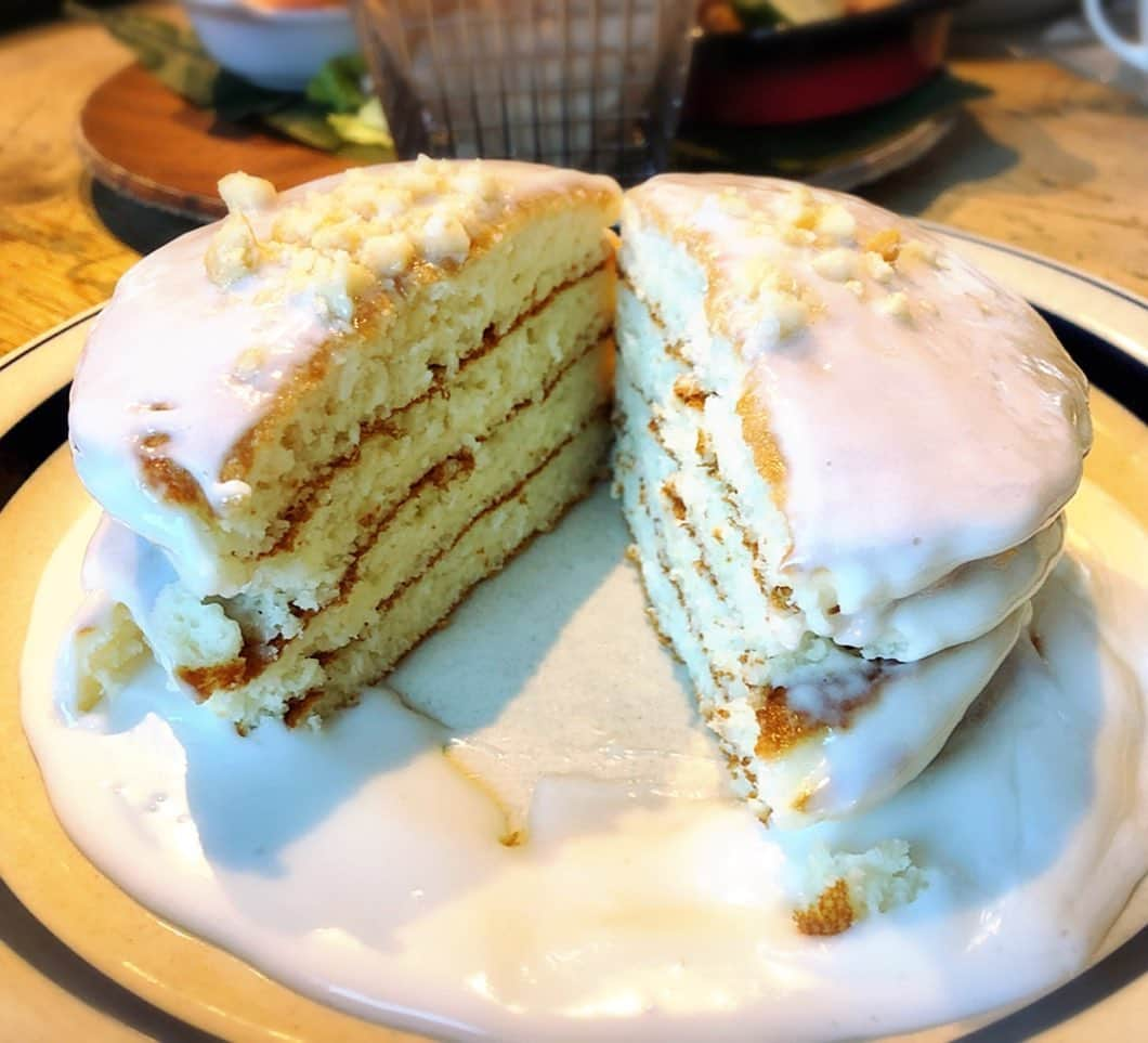 とぎもちさんのインスタグラム写真 - (とぎもちInstagram)「【高松 다카마쓰 】 みんなでコナズコーヒー☕️🥞💓 パンケーキやチキン、ポテト色々注文して食べながらお喋り😍✨ ソファー席すごく居心地良いしパンケーキもふわふわ美味しかった~😆💕 途中視聴者さん声かけてくださいました😆💕 ありがとうございます😂✨ ♡ #コナズコーヒー栗林公園店 #コナズコーヒー #konascoffee #栗林 #高松 #香川 #日本 #栗林カフェ #栗林グルメ #高松カフェ #高松グルメ #香川グルメ #香川カフェ #香川旅行 #코나즈커피 #다카마쓰 #카가와 #일본 #다카마쓰카페 #다카마쓰맛집 #다카마쓰여행 #카가와여행 #먹스타그램 #토기모치 #とぎもち #とぎもちkorea #토기모치mukbang #먹방 #유튜버 #유튜브」12月18日 12時50分 - togistagram