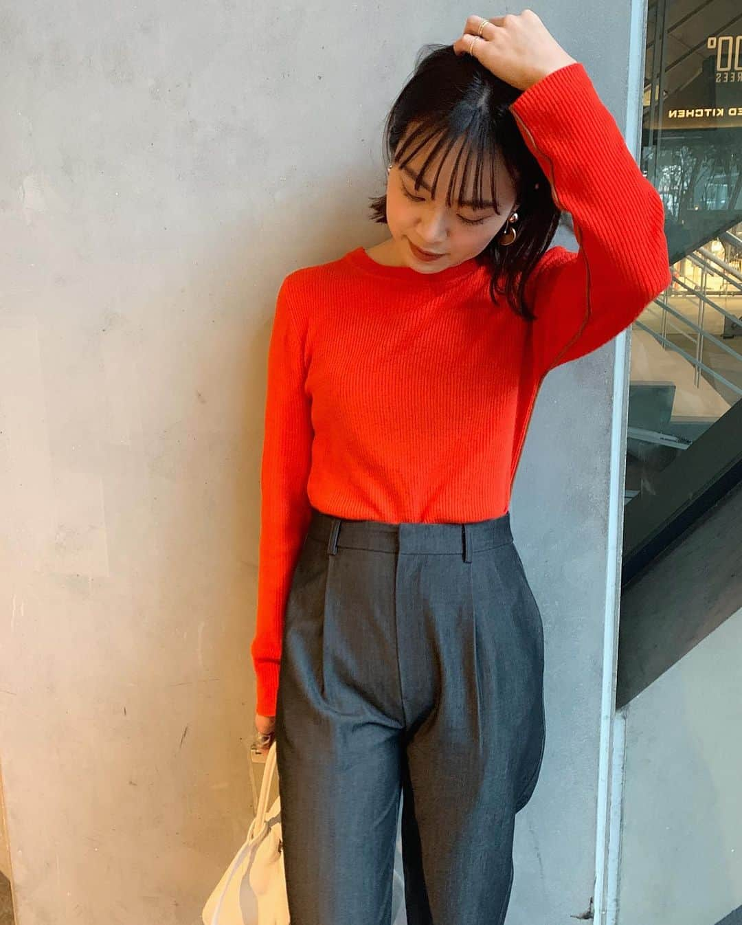 春名亜美さんのインスタグラム写真 - (春名亜美Instagram)「Orange knit🧶🍊🧡 明るいカラーが着たい今日この頃🌈 ・ ・ ・ #fromfirstmusee #Musee #フロムファーストミュゼ#coordinate #ootd #outfit #fashion #mamafashion #hermes #リンディ #ママコーデ #ママコーディネート」12月18日 13時04分 - amiharunaami