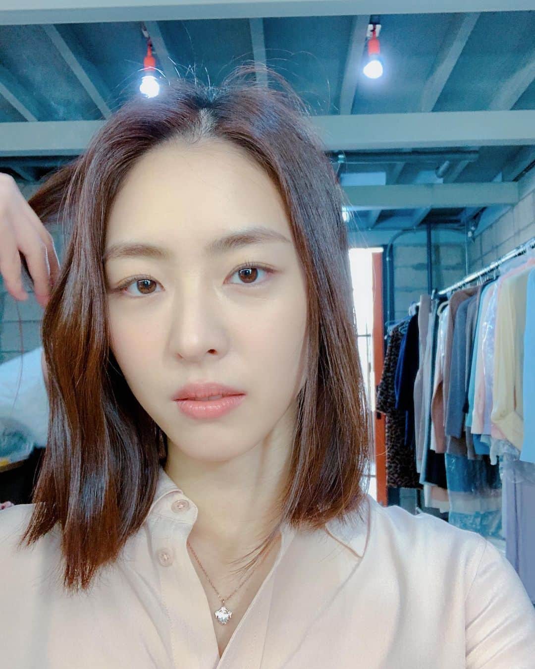 イ・ヨニさんのインスタグラム写真 - (イ・ヨニInstagram)「드라마포스터 촬영중.📸 #mbc수목미니시리즈#더게임#이연희#옥택연#임주환」12月18日 13時20分 - yeonhee.luv