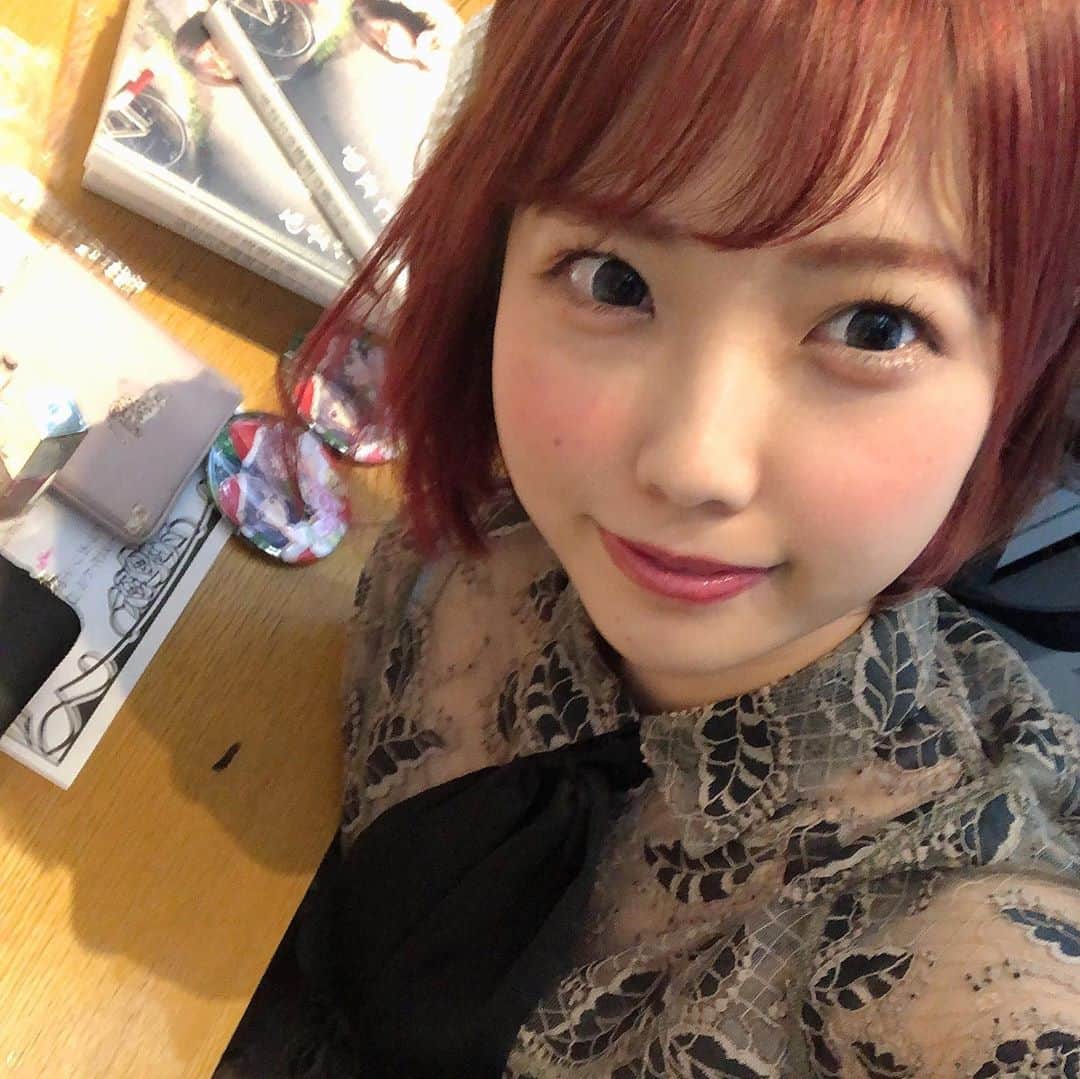 戸田真琴さんのインスタグラム写真 - (戸田真琴Instagram)「♥️Who is a MAKORIN? Vol.6♥️ ご参加いただいたみなさん、ありがとうございました！そしてゲストに来てくれた紗倉まなさん 、MCの安田理央さん 、当日まで頑張ってくれたスタッフのみんなもありがとう…！ おかげさまでとっても幸せなイベントになりました！ #ふ〜まこ 、毎回ハッピー度高いけど、今回は年末ということもあって尚更今年頑張ったな〜という実感が得られる、個人的にもとても癒される会でした…😭 みんなにたくさんほめてもらえて、来年までのやる気チャージできたよう。本当にありがとう🐈🎊😭 毎回 #ふ〜まこ だけは欠かさず参加してくれる方とかもいて、定着してきた喜びみたいなものも感じました。本読んだよって報告してくれた人たちもみんなありがとうございます！うれてぃ〜！ 来年も一緒に楽しい1年にしようね♥️」12月18日 13時16分 - toda_makoto
