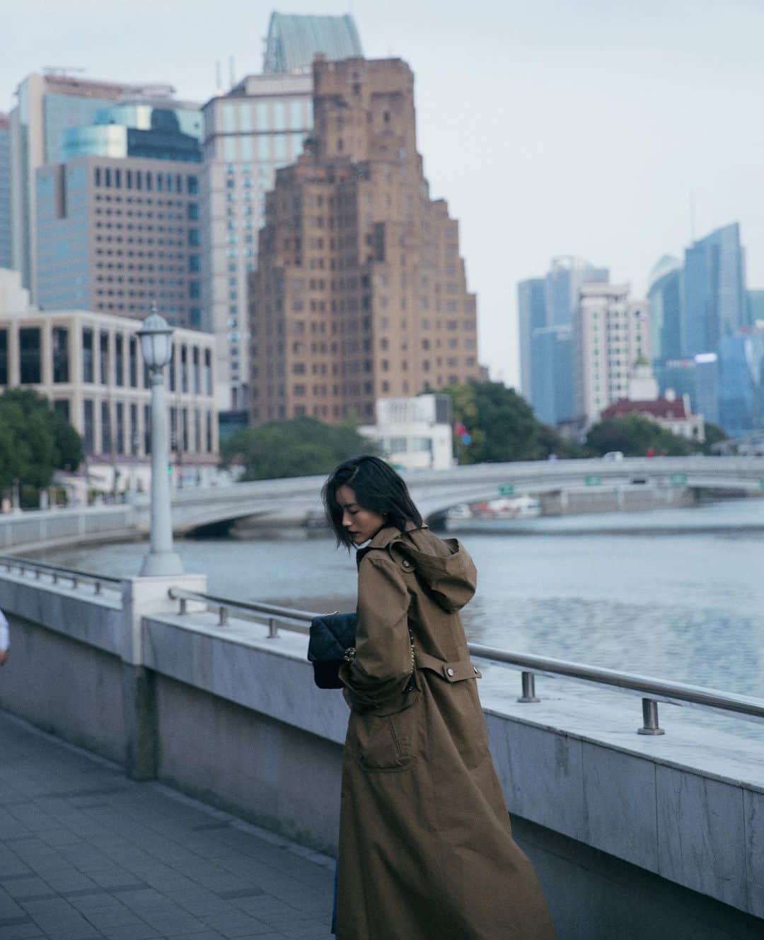 リウ・ウェンのインスタグラム：「Mid-day strolls」