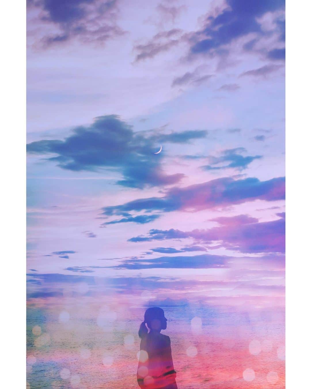 メグのん♡ A k i k oのインスタグラム：「♡Magic hour . . 同業なので 予定も合わせやすいのもあるが、 それにしてもだ。 年間で一緒にいることが 一番多いのではないだろうか？ . もちろん、親友である。 だがしかし、 最近はまるで 夫婦のようだなと思う時がある。笑 . 約束して会っても、 何もしない、何処にも行かない。 それであっても 充実した一日になるのが不思議だ。 最高だ！ 凄い奴だな！ . . お誕生日おめでとう！ @yaskiyo1218 . . これからも夫婦漫才のような 掛け合いを よろしくお願いします(о´∀`о) . . ♡」