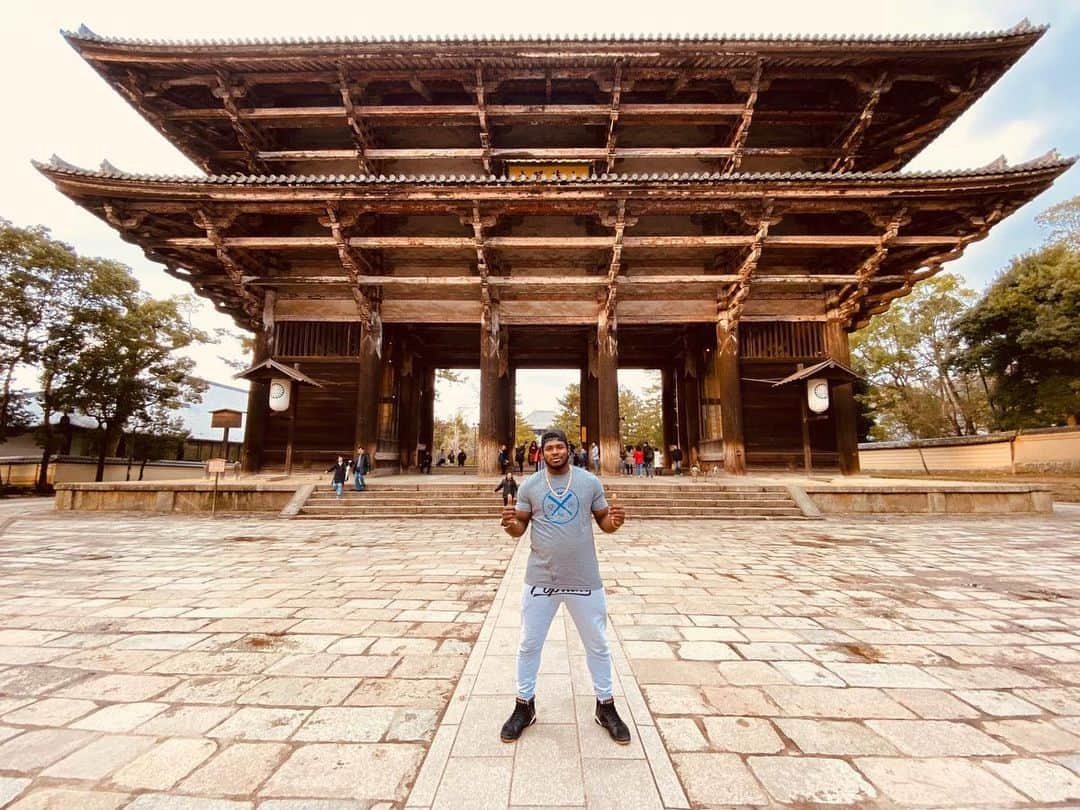 ヤシエル・プイグのインスタグラム：「Visiting the biggest Buddha in the world 🌍 something impressive and incredible to believe .. you have to see it with your own eyes to believe something so big #japon #gigante #templo #buda」