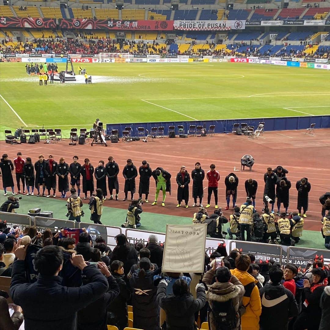植田朝日のインスタグラム：「🇯🇵🇯🇵🇯🇵﻿ ﻿ どんな大会でも、どんなメンバーでも韓国に負けるのは悔し過ぎる。。。﻿ ﻿ 昔みたいに反日感情剥き出しでギラギラな韓国にやられるのも悔しいけど、招待券でやって来たような日韓戦に何の意識もない韓国に負けるのは悔しいだけじゃなくて寂しい。。。﻿ ﻿ あ〜〜、悔しい。﻿ ﻿ #朝日旅 #韓国遠征 #釜山旅 #日本代表 ＃E1」