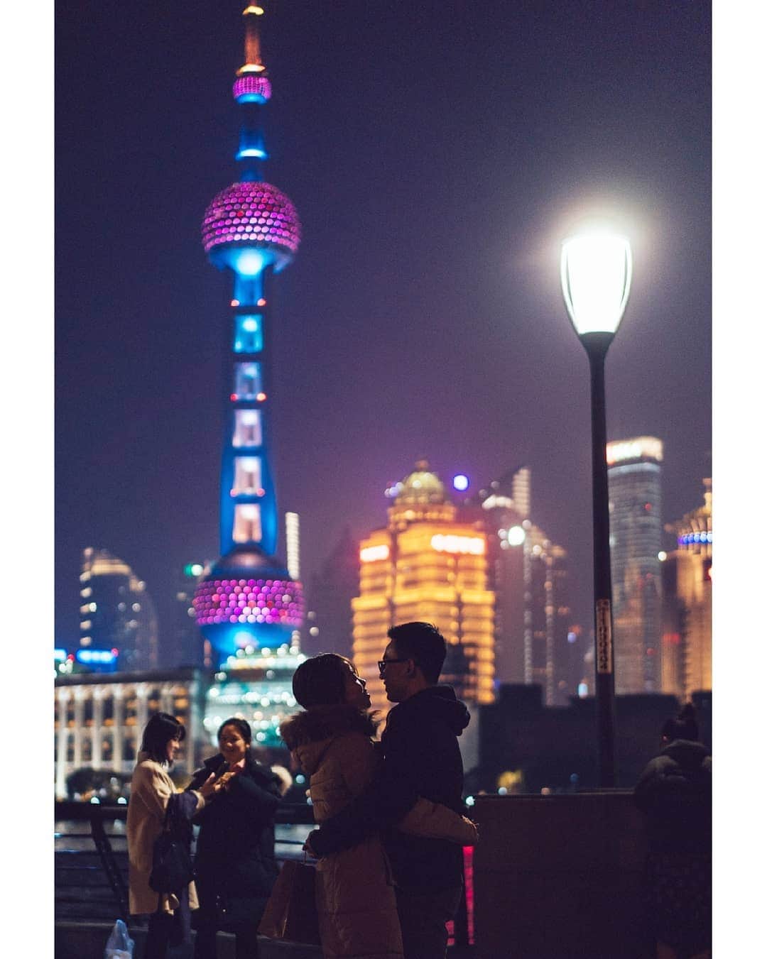 VuTheara Khamさんのインスタグラム写真 - (VuTheara KhamInstagram)「Shanghai by night, China (2019) 💙🌃 It’s a selection of pictures taken in China from the Bund with the view of the building of Pudong and Hangpu River. For the last pictures, it was taken from Shanghai Tower, the most highest building in Shanghai. I would like to thank @aeroflot for the safe trip and enjoyable experience during all the flight - that took me to one of the most picturesque cites in the world! #aeroflotshanghaistory」12月18日 22時48分 - vutheara