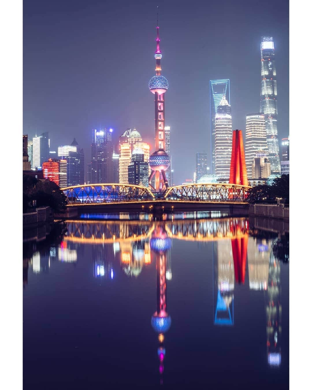 VuTheara Khamさんのインスタグラム写真 - (VuTheara KhamInstagram)「Shanghai by night, China (2019) 💙🌃 It’s a selection of pictures taken in China from the Bund with the view of the building of Pudong and Hangpu River. For the last pictures, it was taken from Shanghai Tower, the most highest building in Shanghai. I would like to thank @aeroflot for the safe trip and enjoyable experience during all the flight - that took me to one of the most picturesque cites in the world! #aeroflotshanghaistory」12月18日 22時48分 - vutheara