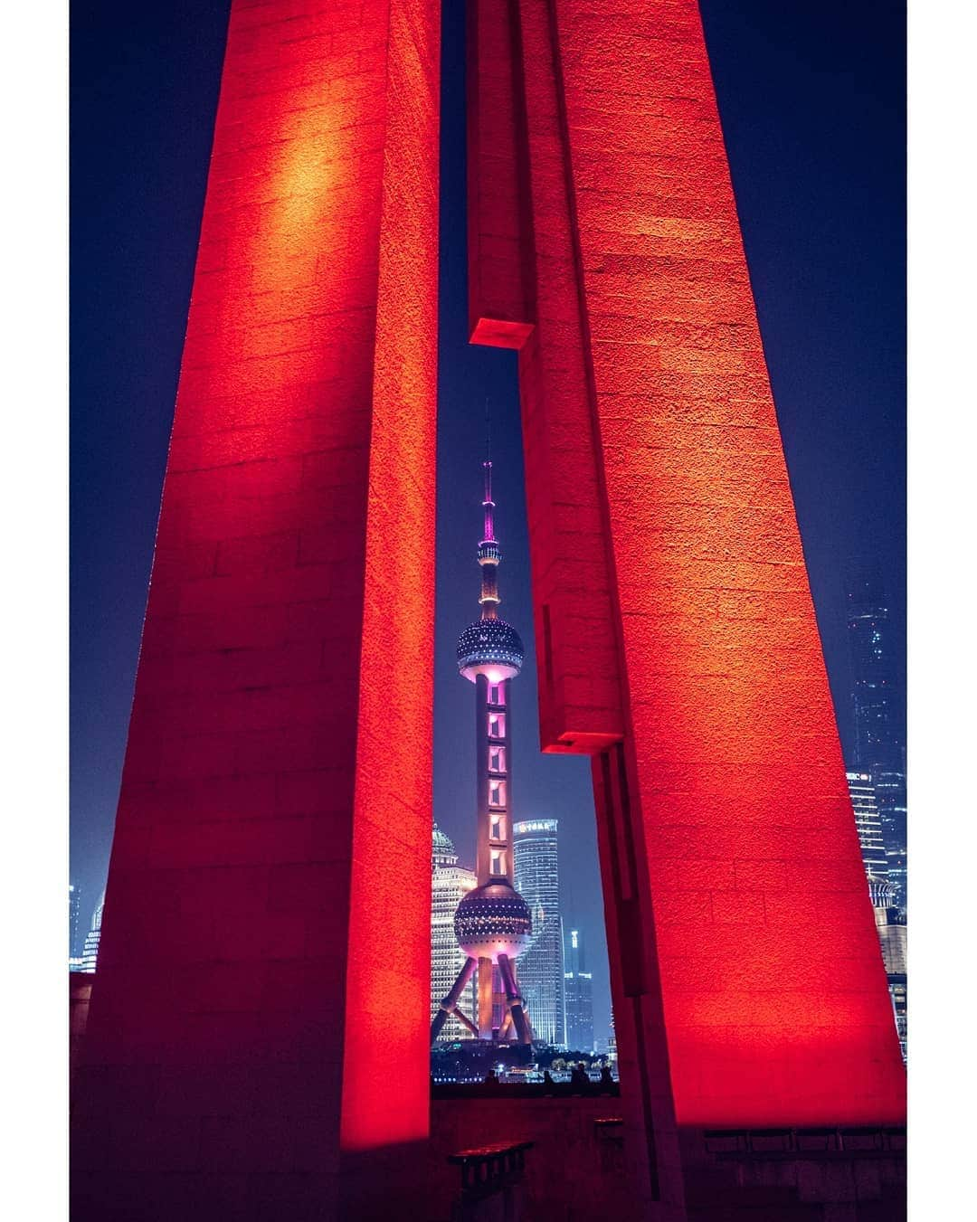 VuTheara Khamさんのインスタグラム写真 - (VuTheara KhamInstagram)「Shanghai by night, China (2019) 💙🌃 It’s a selection of pictures taken in China from the Bund with the view of the building of Pudong and Hangpu River. For the last pictures, it was taken from Shanghai Tower, the most highest building in Shanghai. I would like to thank @aeroflot for the safe trip and enjoyable experience during all the flight - that took me to one of the most picturesque cites in the world! #aeroflotshanghaistory」12月18日 22時48分 - vutheara