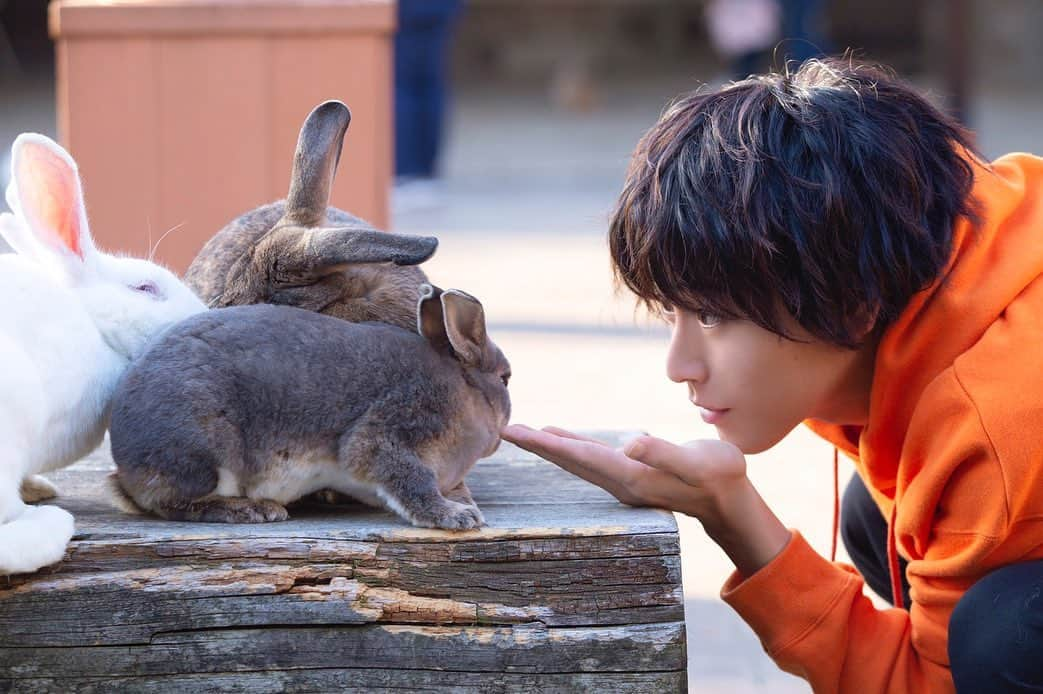 猪野広樹さんのインスタグラム写真 - (猪野広樹Instagram)「東京公演、場当たり終了！　明日から再びペルソナ5の世界へ！　　しっかりと休んで英気を養う！  そして、2020年もカレンダー出します…！ ロケで石川県へ…！ 発売記念イベントもあるのでぜひお時間合えば！  2月20日発売です！オリンピックと共に笑 --- 12月21日（土）12時〜イベント受付スタートします 【東京】 2020年2月22日（土）　 渋谷　HMV＆BOOKS　SHIBUYA　6F　イベントスペース 【大阪】 2020年2月23日（日）　 心斎橋　HMV＆BOOKS　SHINSAIBASHI　イベントスペース」12月18日 22時52分 - hiroki_ino