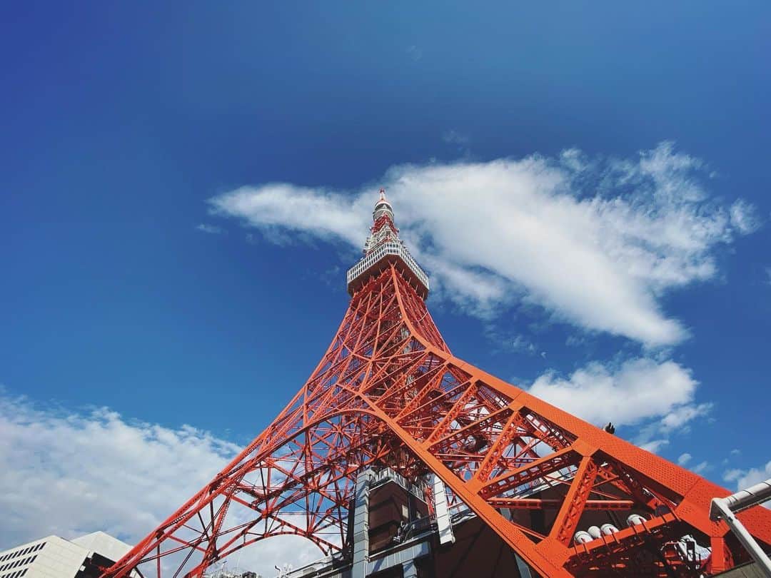 石川龍のインスタグラム：「気持ちの良い天気でした、東京。 #東京タワー #tokyotower #tokyo #青空」