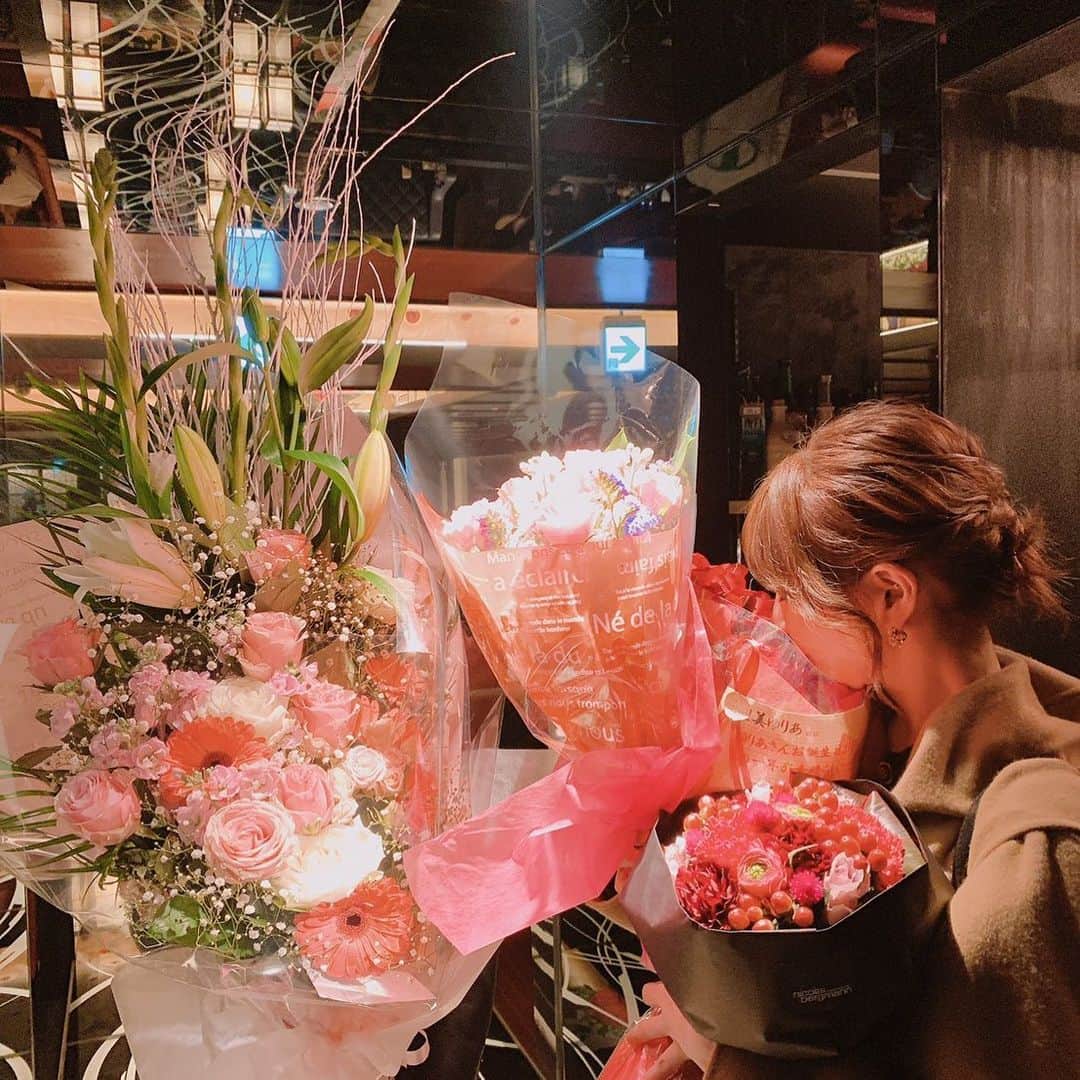 里美ゆりあのインスタグラム：「素敵なお花いっぱい☆°｡⋆⸜(* ॑꒳ ॑* )⸝ #flower  #beauty」