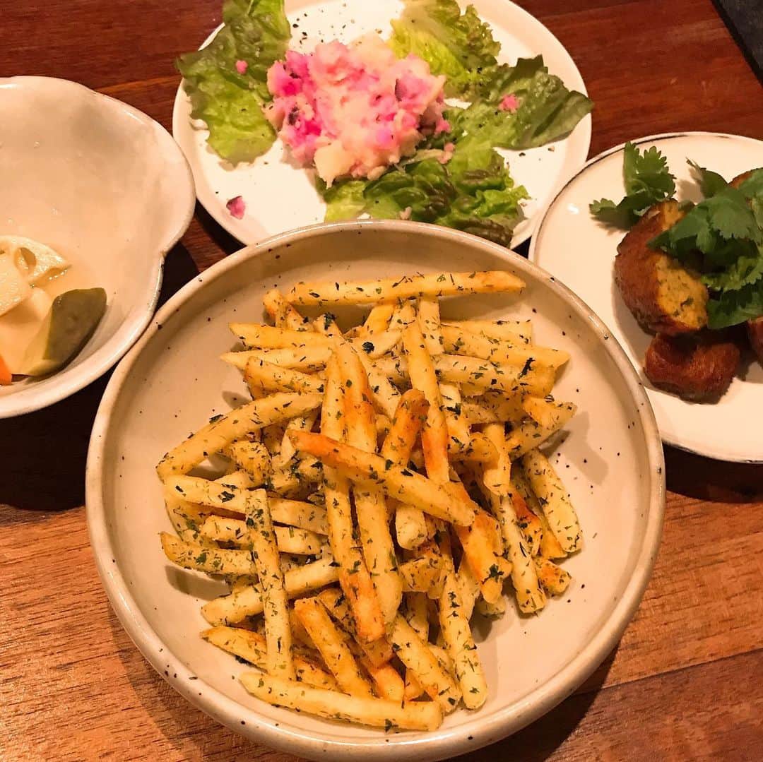 マル子さんのインスタグラム写真 - (マル子Instagram)「昨日、今日で一気に年末感。 美味しかったな〜 楽しかったな〜  #オイチイチ  #naru蕎麦  #やすざみや」12月18日 23時10分 - tomikago