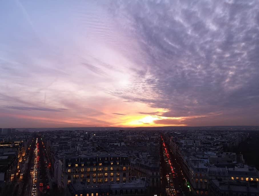 アナスタシア・オルソンさんのインスタグラム写真 - (アナスタシア・オルソンInstagram)「Vues de Paris ✨」12月18日 23時17分 - stasiaolson