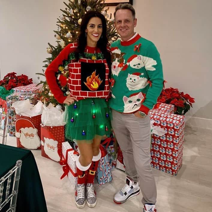 ルーク・ドナルドのインスタグラム：「Won ugliest Christmas sweater last night - 1st W of the year 😭😭😭 @dianedonald looking 🔥 😍 #T’istheseason #uglycats #christmas 🐈」