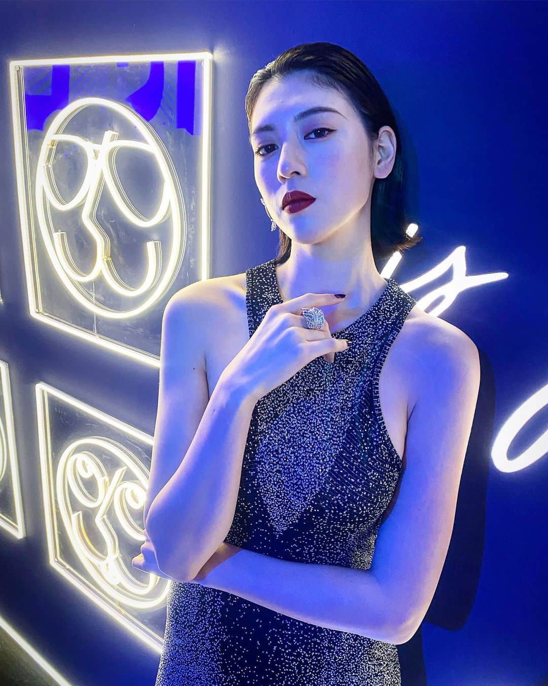 三吉彩花さんのインスタグラム写真 - (三吉彩花Instagram)「#MAHB时尚先生盛典  北京で行われた歴史あるイベントに参加させていただきました。  拙い中国語だったにも関わらず 会場の方もとても温かく迎え入れてくださって、  さらにもっと中国で活躍する姿をお見せしたいという思いが強くなりました。  この機会をくださって皆様  本当にありがとうございます！  オフショット少しずつ載せていきます🥰 👗 @givenchyofficial 👠 @giuseppezanotti」12月18日 23時21分 - miyoshi.aa