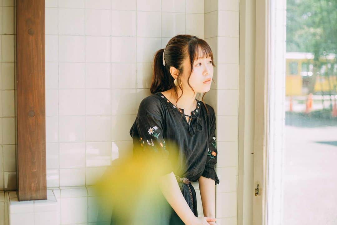 弘松菜摘のインスタグラム：「. . 寝ても寝ても眠い . .  #スクリーンに恋して  #jp_mood  #フォロワー募集 #ファインダー越しの私の世界  #팔로우 #関西写真部share #写真好きな人と繋がりたい #キリトリセカイ #coregraphy #東京カメラ部 #pics_jp #igersjp #ig_japan #photo_jpn #RECO_ig #team_jp_ #as_archive #ポートレート部 #closeup_archive #screen_archive #indy_photolife #HUEART_life #lovers_nippon_portrait  #good_portraits_world  #indies_gram #icu_japan #カメラ好きな人と繋がりたい #tokyocameraclub #impression_shots #Ray_moment」