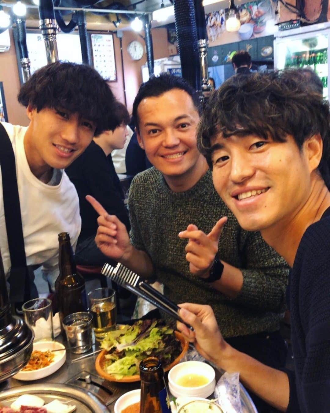 のインスタグラム：「弾丸のソウルツアー！  とにかく食べまくりでした！  美味しい料理ばかりで、リフレッシュの旅。  ちゃんと朝は3人でジムでトレーニング！  来季もふたりの活躍に期待です！  #韓国#ソウル#Seoul#ソウルグルメ#カンジャンケジャン#サムギョプサル#チヂミ#トッポッギ#トッポギ#タッカンマリ#サガン鳥栖#金崎夢生#金森健志#韓国グルメ」