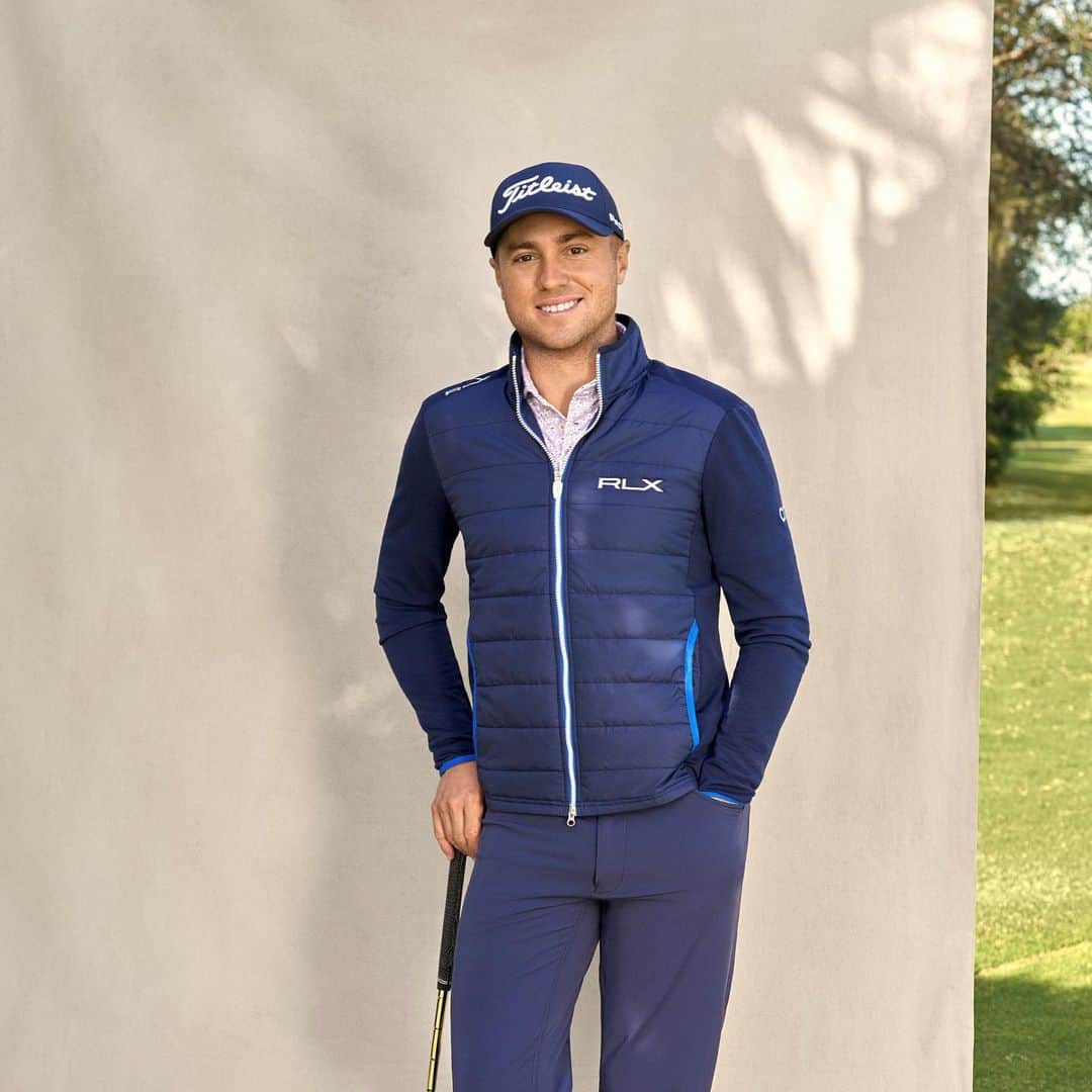 ジャスティン・トーマスのインスタグラム：「Growing up as a family we would use the holiday season to relax, watch sports, and enjoy our time together.  These days the whole family heads to the golf course where we’ll create new memories to reflect on year after year.  Swipe to explore my favorite holiday gifts which can be found on RalphLauren.com/Gifts #PoloRalphLauren #EveryMomentIsAGift #RLGifts」