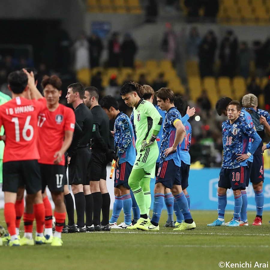 のインスタグラム：「. 韓国に敗れてE-1 選手権制覇、そして #森保ジャパン としての初タイトルを逃す。 (Photo:Kenichi Arai) . #soccer #football #E1 #jfa #daihyo #samuraiblue #japan #korea #サッカー #フットボール #日本代表 #⚽」