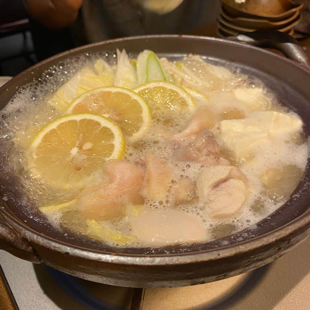金巻ともこさんのインスタグラム写真 - (金巻ともこInstagram)「レモン鍋おいしいなー。唐揚げ欲が満たされた。 #成増グルメ #心々家  #おそとごはん金巻」12月18日 23時44分 - tomotomoco