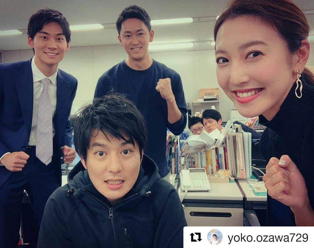 岡山放送さんのインスタグラム写真 - (岡山放送Instagram)「#Repost @yoko.ozawa729 (@get_repost) ・・・ 𝚊𝚝 𝚠𝚘𝚛𝚔☻  この日は、コアなフィギュアスケート話が飛び交うデスク周辺でした⛸❄️ １人だけ…フィギュア班じゃない人が混ざっていますが。。🤔🍊. . 全日本。いよいよ明日開幕！ みんな資料作りや準備のラストスパートです💪🏻✨ . . #スケーターの夢の舞台 #全日本フィギュアスケート選手権2019 #いよいよ明日開幕！ #鈴木芳彦 #中村光宏 #木下康太郎 #今湊敬樹 #小澤陽子 #倉田大誠　…？ #４夜連続生中継　の他にも #全選手インタビューLive配信します🎤 https://www.fujitv.co.jp/sports/skate/japan/index.html  #フジテレビ系列#FNS#8ch#OHK#岡山放送」12月18日 23時44分 - ohk_official