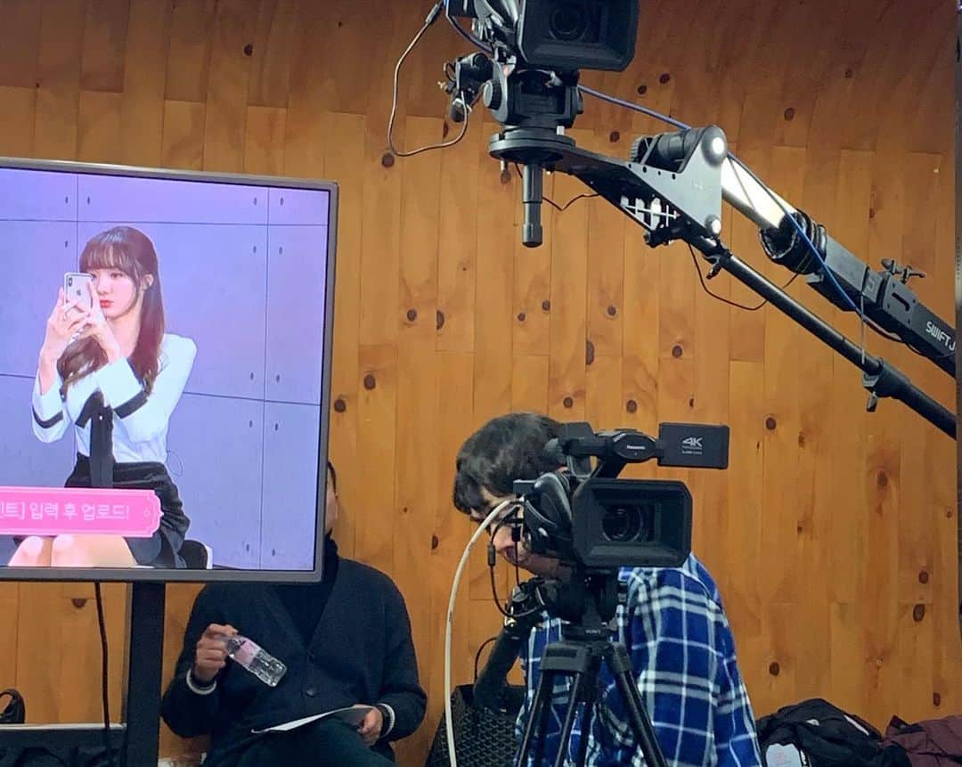 ミンヒ さんのインスタグラム写真 - (ミンヒ Instagram)「개인적으로 팬이였던 '풍자'님 뷰티쇼에 게스트로 나왔어용🙌🏻 분명 도가니탕 먹고 배부르게 갔는데 너무 웃어서 다시 배고파짐😭 고생하셨습니다ㅎㅎ#🍓」12月18日 23時52分 - juminhee