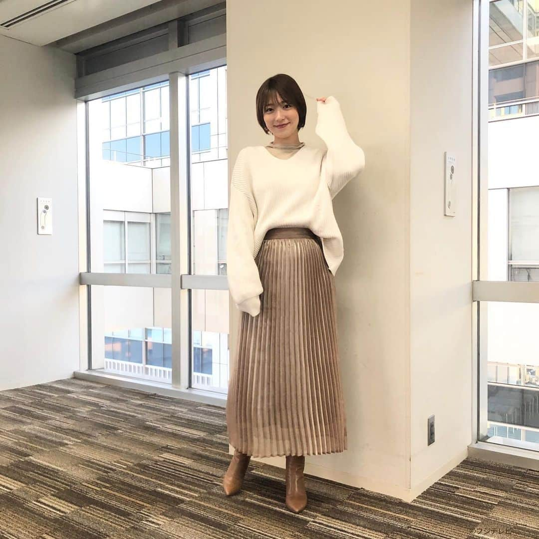 フジテレビ「めざましテレビ」さんのインスタグラム写真 - (フジテレビ「めざましテレビ」Instagram)「12月18日（水）きょう何着て行く？ ・ ファッション雑誌CanCamとコラボした お天気コーナー「きょう何着て行く？」 阿部華也子ちゃんの毎日のコーデを紹介♪ ・ 【きょうのコーデ】 コート→#&.NOSTALGIA 9800円 ニット→#SNIDEL 1万2500円 カットソー→#SNIDEL 8000円 スカート→#ECLIN 1万円 靴→#セヴントゥエルヴサーティー 3万2000円 イヤリング→#Lycka 1500円 ・ 【コーデのポイント】  流行中のレイヤードスタイルに挑戦👗 ハイネックとVネックの掛け合わせなら 簡単におしゃれにきまるのでおすすめです💁‍♀️ inしたカットソーとスカートをベージュで繋げて 全体にまとまりよく仕上げました✨ ・ #めざましテレビ #きょう何着て行く？ #阿部華也子 #今日のコーデ#コーデ #CanCam #今日のファッション#ootd #きょう何着て行く？は月〜金朝6時22分ごろ放送！」12月18日 23時55分 - mezamashi.tv