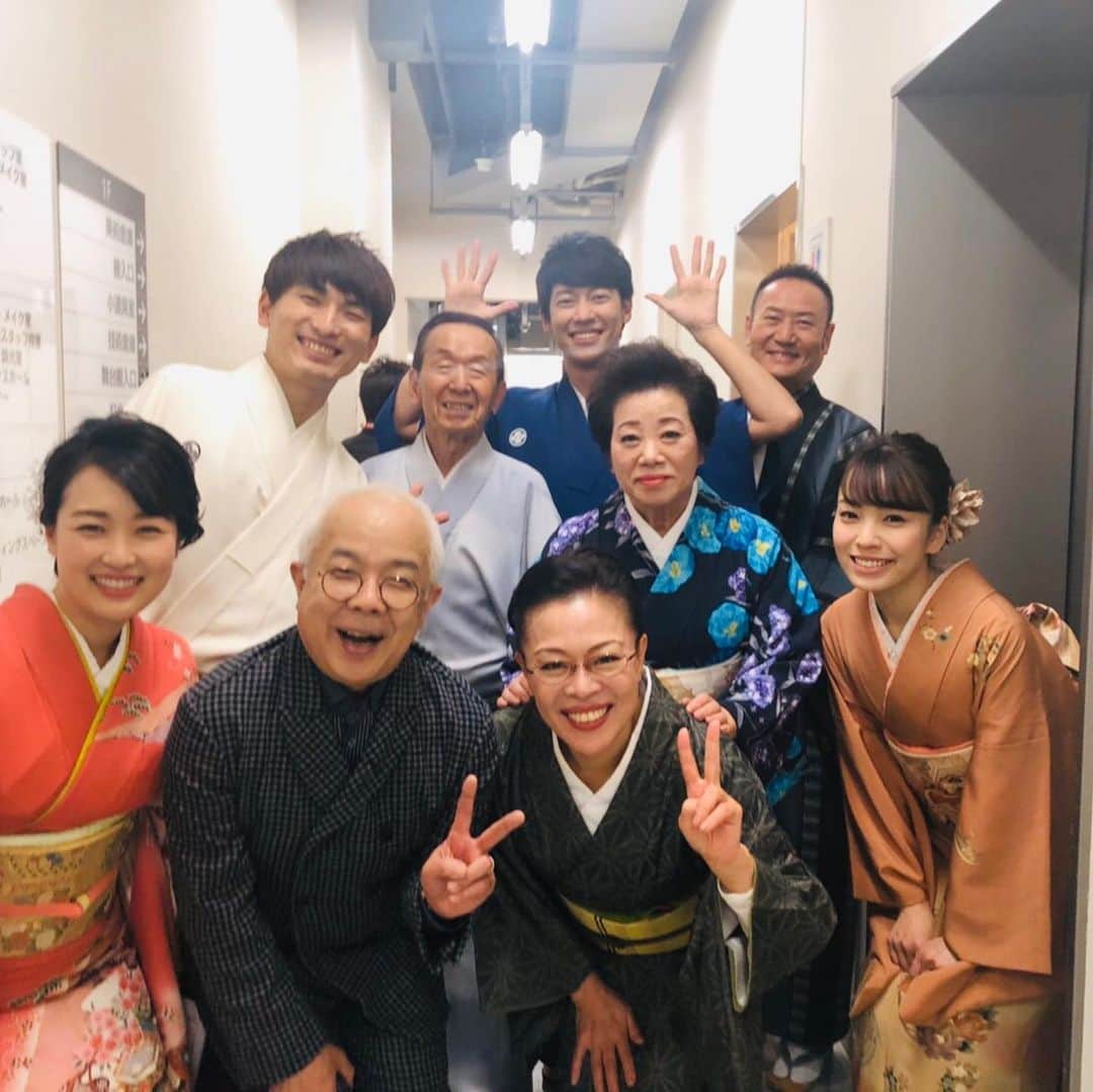 松阪ゆうきのインスタグラム：「NHK FMにて 2020年元旦放送、 『新春民謡列島2020』の公開収録がNHKふれあいホールでありました。  何とか終わり良かった笑 皆さまありがとうございました😊  ゲストの小堺一機さんと、柴田理恵さんを囲んで❣️ 2020年1月1日(祝水㊗️) 昼0:15〜2:00 NHK FMにて 『新春民謡列島2020』放送❣️ #nhkfm #新春民謡列島2020 #松阪ゆうき #2020年元旦」