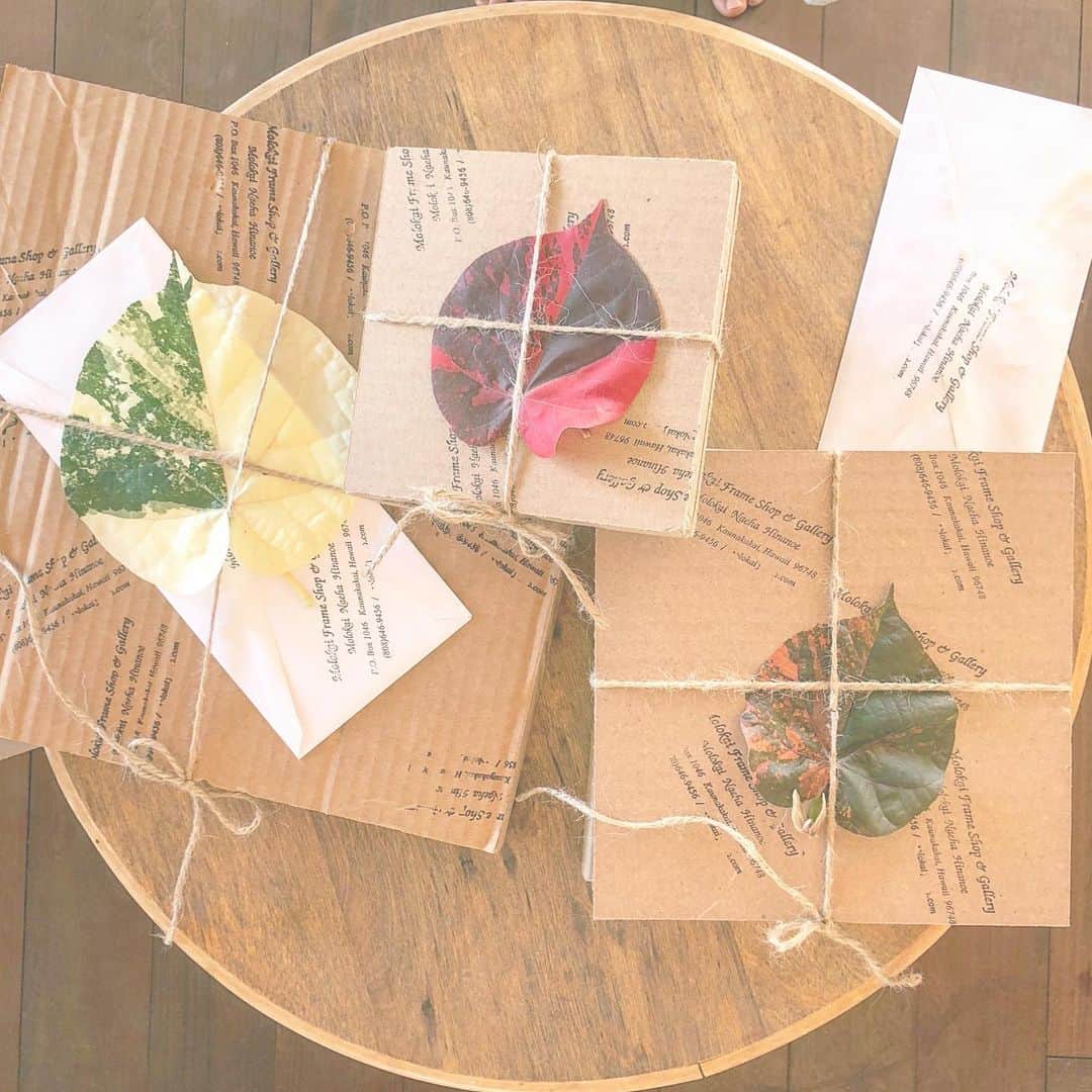 のインスタグラム：「Wraped paintings of Ocean and Sky  海と空の絵たちを包みました。」