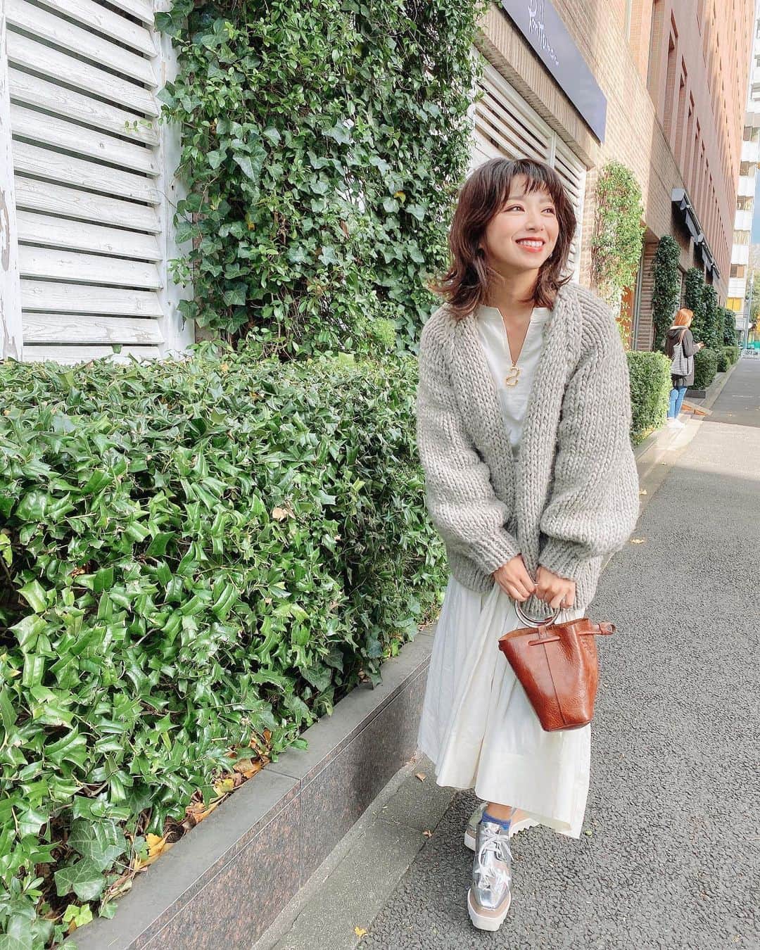 himecyanさんのインスタグラム写真 - (himecyanInstagram)「映え写真風だけど、よく見ると次男から拝借したスパイダーマンの総柄ソックスがチラ見え😨 . #あしもと倶楽部  #156cm #白ワンピース」12月18日 16時10分 - himecyan