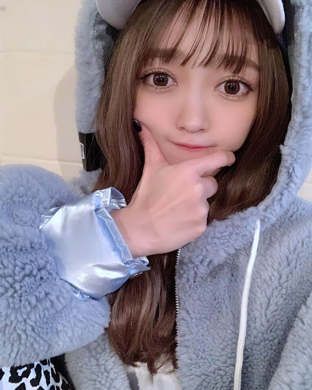 のインスタグラム：「﻿ ﻿ 今日は長い1日になりそうだ~~~~ ﻿まだまだがんばります(^^) ﻿ ﻿ ﻿ ﻿ ﻿ ﻿ #郡司服 #JayneK #郡司英里沙 #pimms #ピムス #ぴむす﻿ #ストリート系女子﻿ #ストリートファッション﻿ #japaneseidol #idol #model #selfie ﻿ #kawaii #instagood #followme #me﻿ #팔로우 #셀피 #셀스타그램 #멋스타그램 #코디」