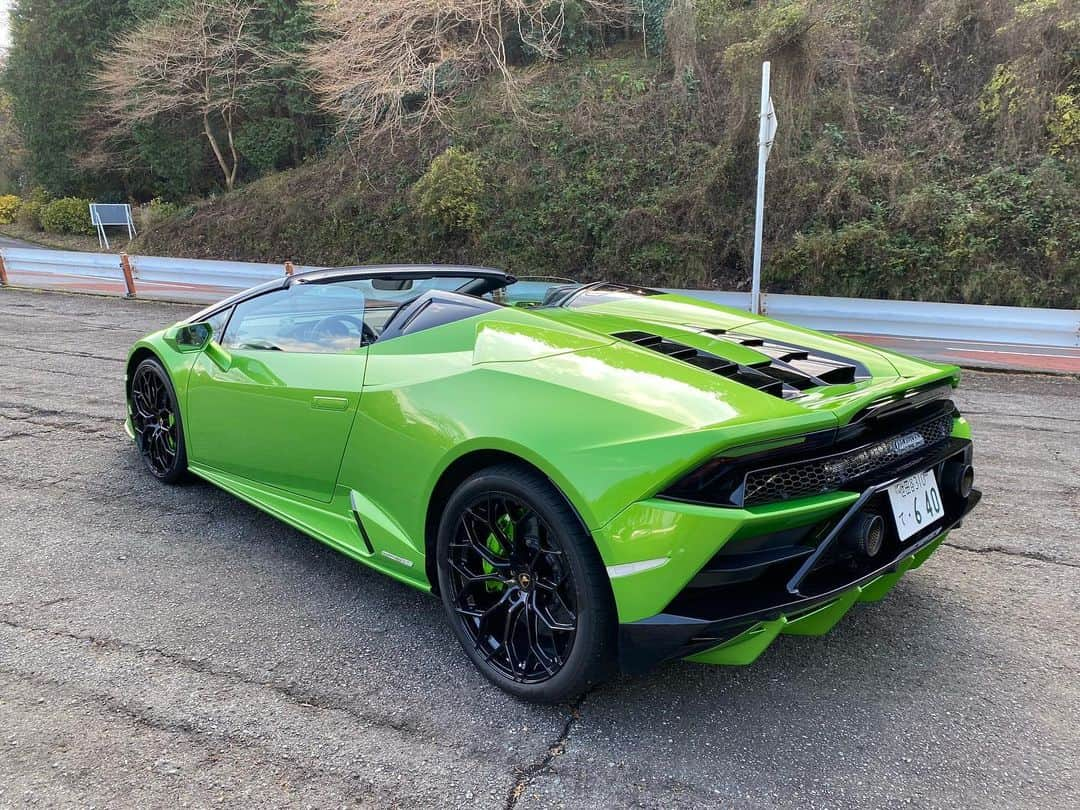 谷口信輝さんのインスタグラム写真 - (谷口信輝Instagram)「#lamborghini #huracan  #spider #evo #webcg #箱根ターンパイク #スーパーカー #スーパーカーなのに意外と乗りやすい」12月18日 16時41分 - nobuterutaniguchi