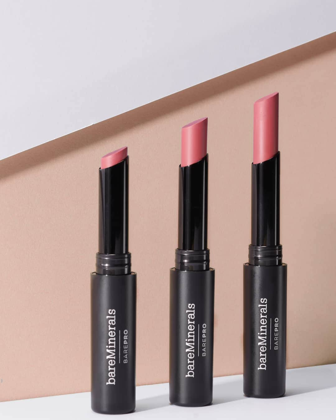 bareMinerals JPさんのインスタグラム写真 - (bareMinerals JPInstagram)「【自然の美しい植物から着想を得た、10色のカラーラインアップ🌸】﻿ ﻿ 普段使いしやすいヌードピンクや、イベントでつけたくなるような華やかなレッドなど、シーンに合わせたカラーを10色展開✨﻿﻿ ﻿ 気分に合わせて、様々なカラーをお使いいただけます💕﻿ 10色の印象的なラインアップから、あなたのお気に入りを見つけてください✴︎﻿ ﻿ ◆ベアプロ ロングウェア リップスティック(全10色)﻿ 3,200円(税抜)﻿ ﻿ #ベアミネラル #bareminerals﻿﻿ #ベアプロロングウェアリップスティック﻿ #ベアプロリップ #ミネラルキスプルーフ﻿ #リップ #マットリップ #リップメイク﻿ #ミネラルリップ #落ちにくいリップ﻿ #ポイントメイク #口紅 #コスメ #美容﻿ #メイク #化粧品 #メイクアップ﻿ #愛用コスメ #リピートコスメ #ビーガンリップ﻿ #クリスマス #クリスマスギフト #クリスマスプレゼント﻿ #cleanbeauty #powerofgood #クリーンビューティー」12月18日 17時00分 - bareminerals_jp