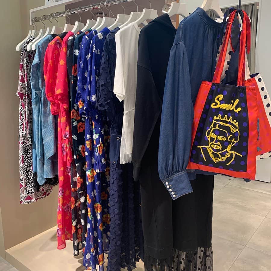 HANKYU.MODEさんのインスタグラム写真 - (HANKYU.MODEInstagram)「MUVEIL 2020 CRUISE COLLECTION At 3F 『D-LAB』 #Hankyu #HANKYUMODE #umedahankyu #阪急うめだ本店 #うめだ阪急 #阪急百貨店 #osaka #umeda #mode #dlab #muveil #ミュベール #cruisecollection #クルーズコレクション #princessd #princess #dess #bag #ドレス #バッグ #イギリス #英国 #女王 #プリンセス #オマージュ」12月18日 17時00分 - hankyumode